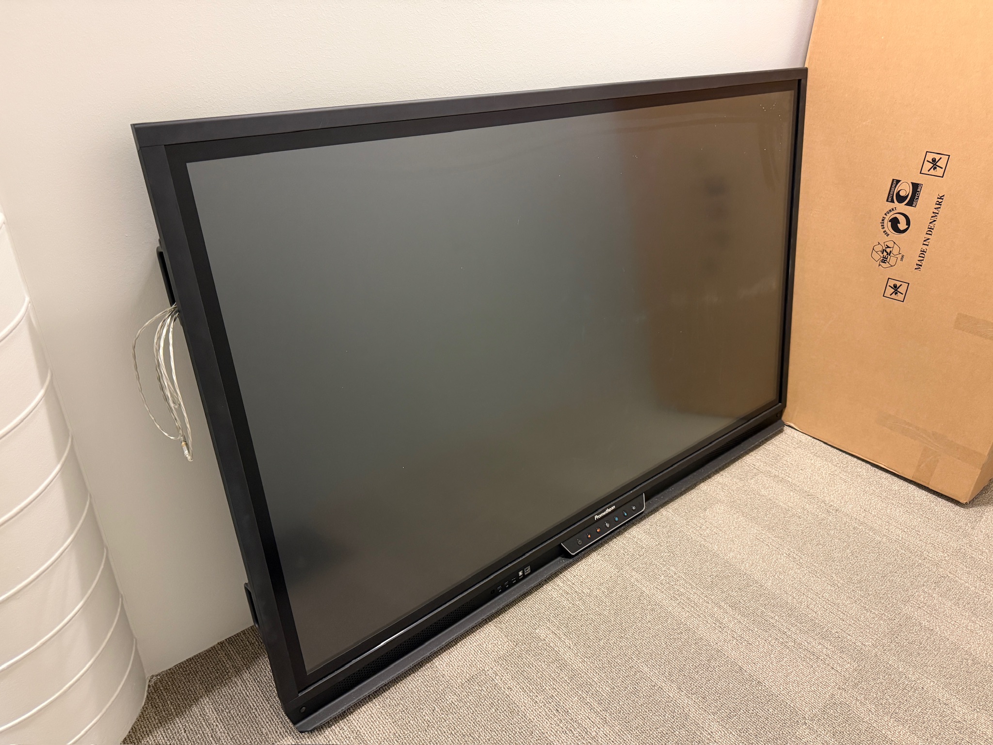 Promethean gagnvirkur snertiskjár frá Ofar, 75'' (3 stk) 2