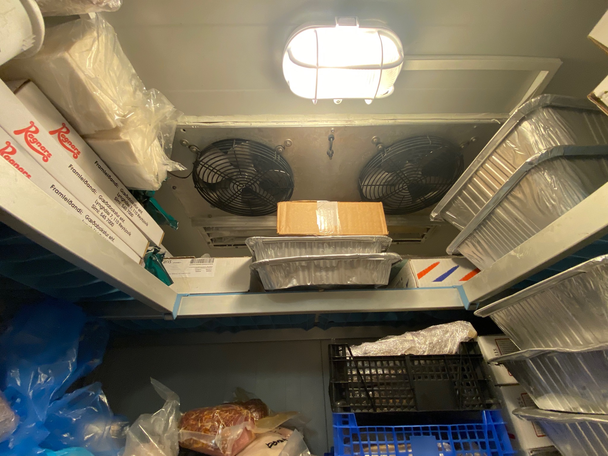 SELT / SOLD Frystir manngengur 1.84 fm toppstandi 5