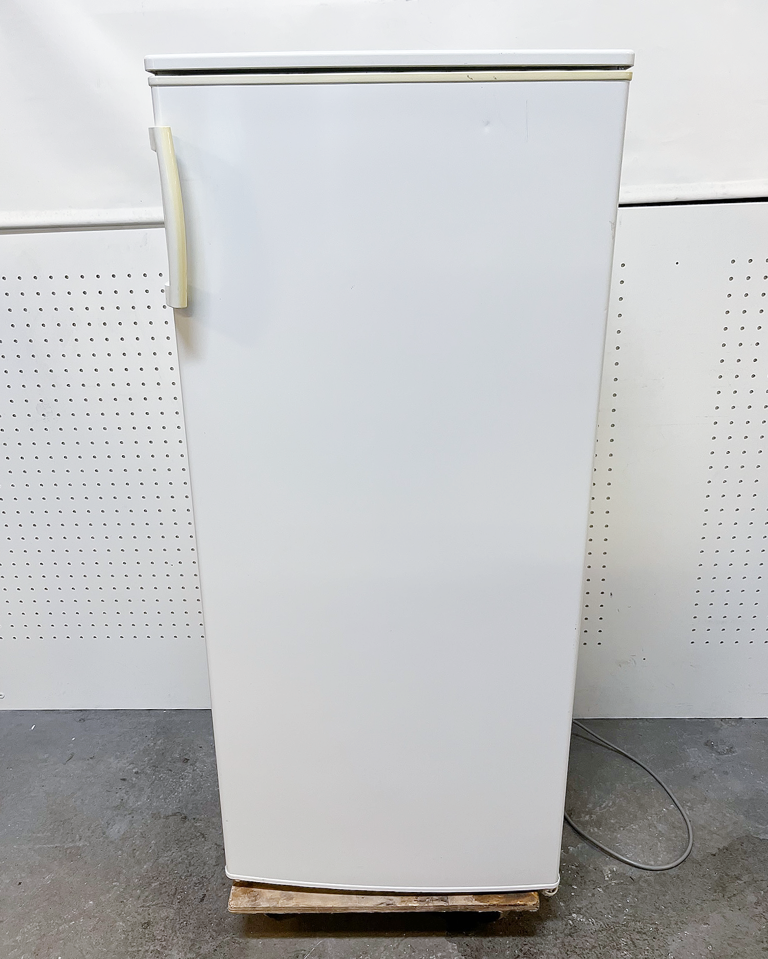 SELT / SOLD Matsui MTR122W1E ísskápur með frystihólfi