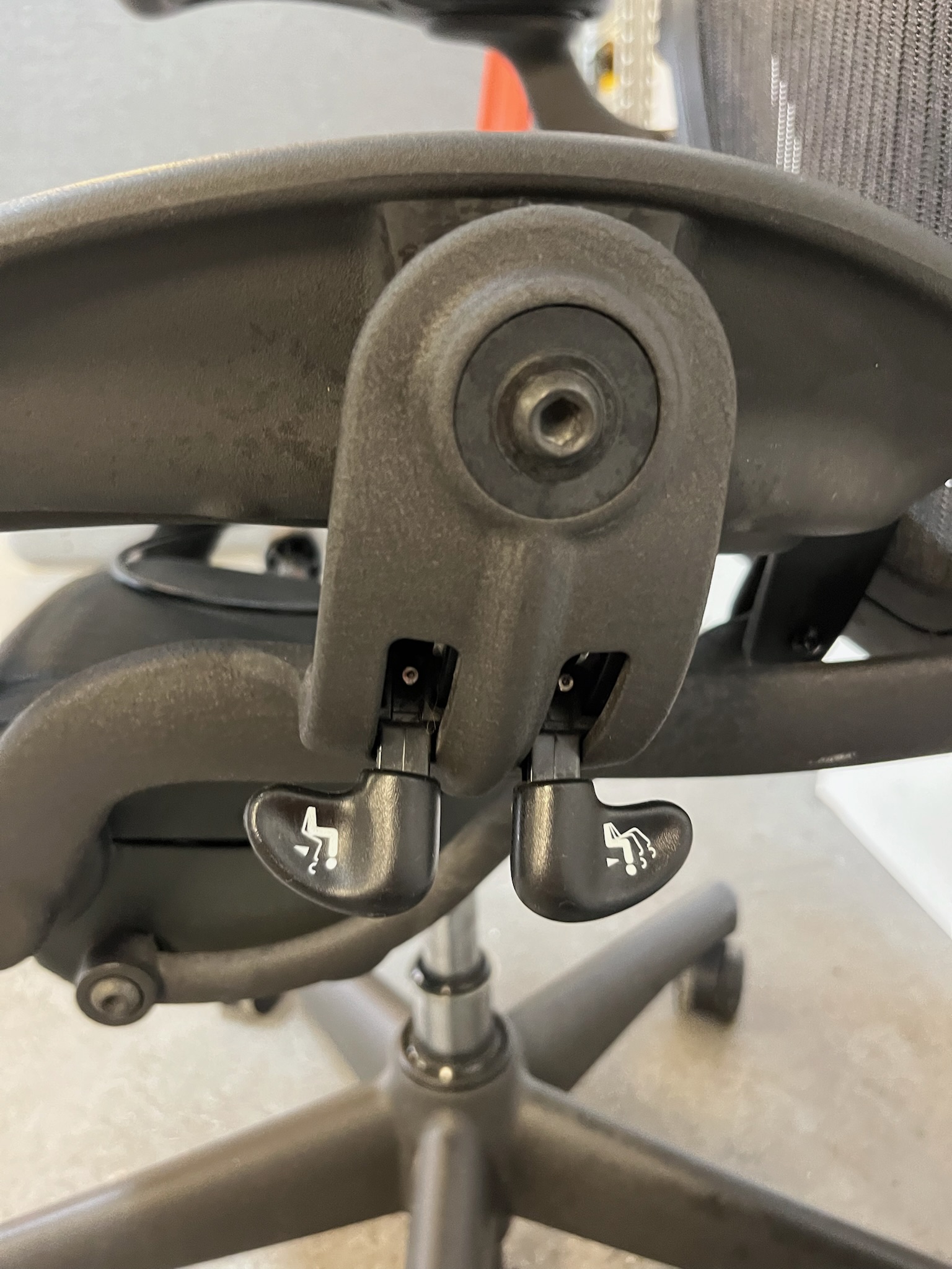 SELT / SOLD Herman Miller Aeron, A stærð 5