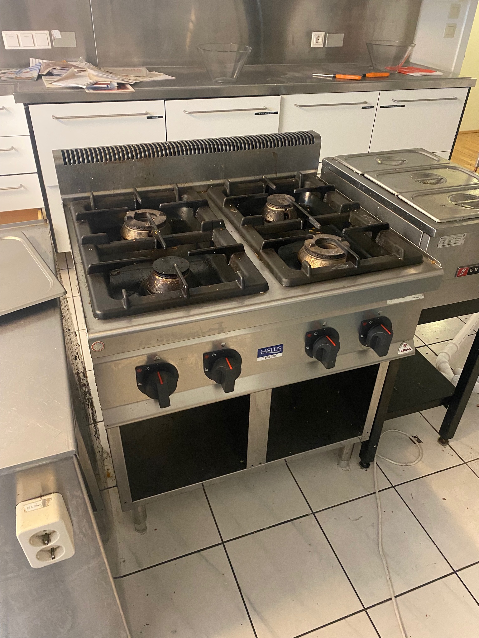 SELT / SOLD Gaseldavél - Berto's