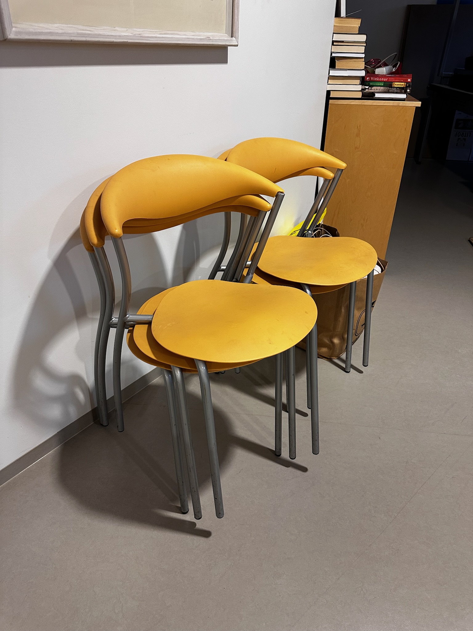 SELT / SOLD Eldhússtólar, staflanlegir 3