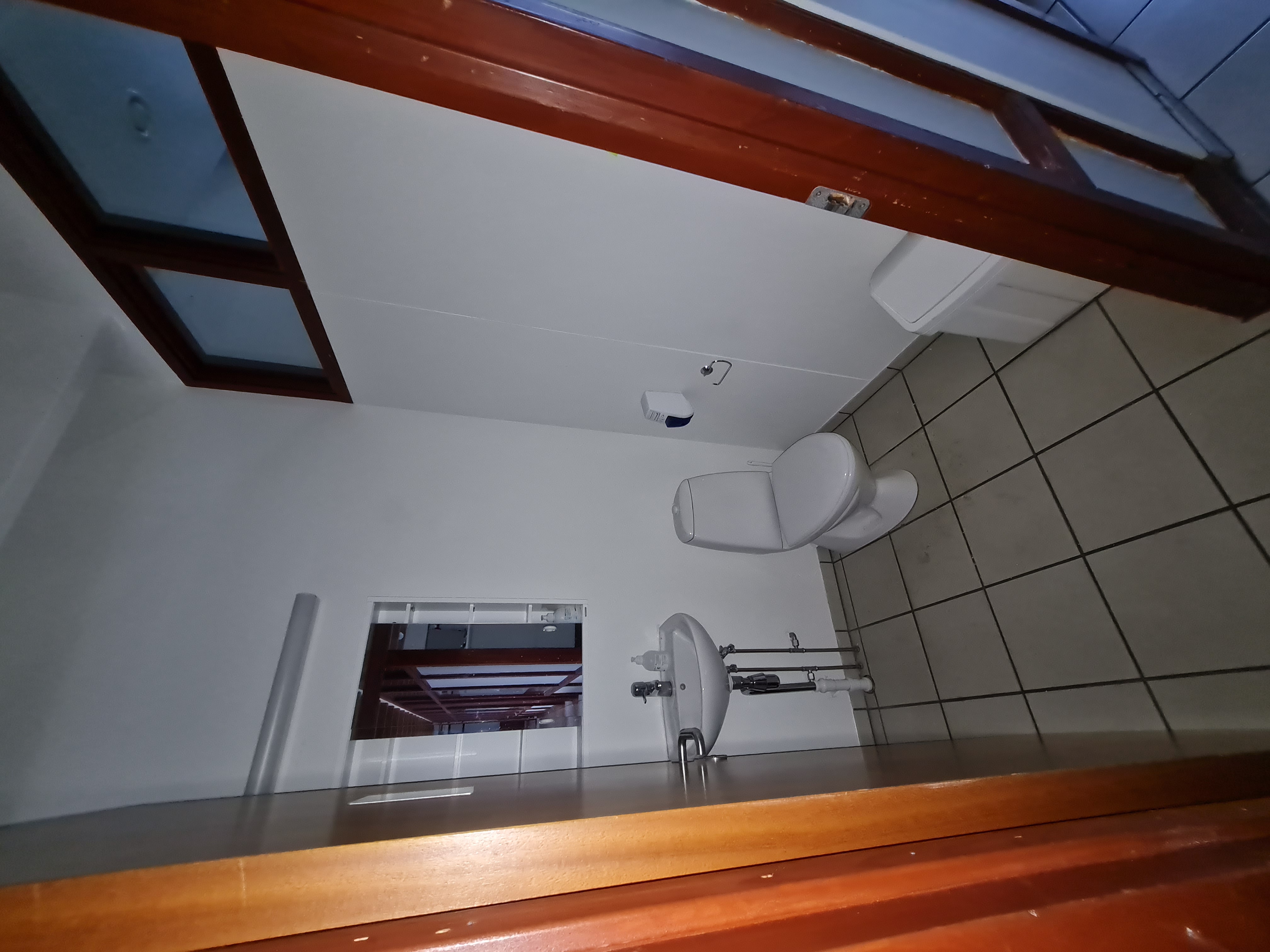 Selt - WC - klósett -vaskar - speglar 4