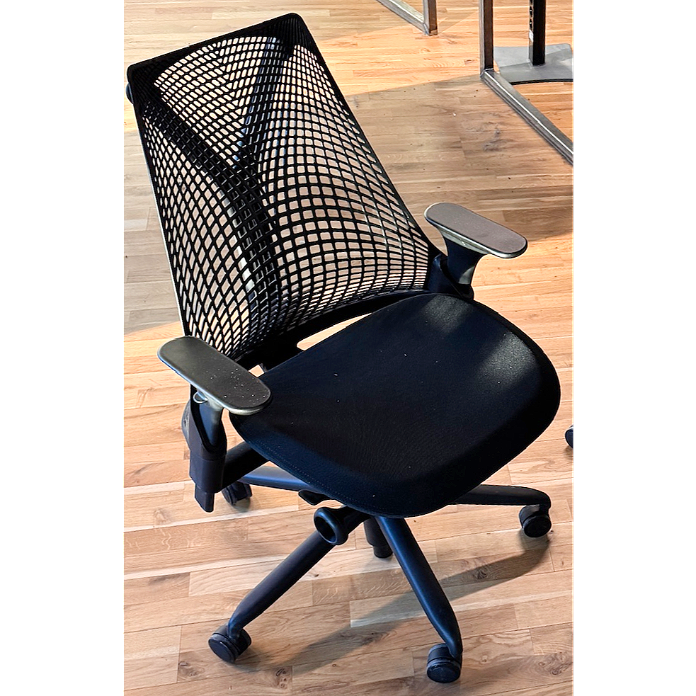 SELT / SOLD Herman Miller Sayl frá Pennanum