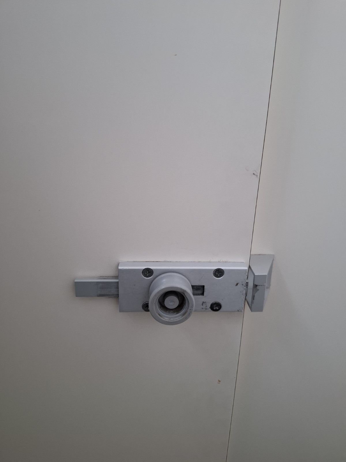 SELT / SOLD Nýleg WC skilrúm fyrir 2 klósett 10
