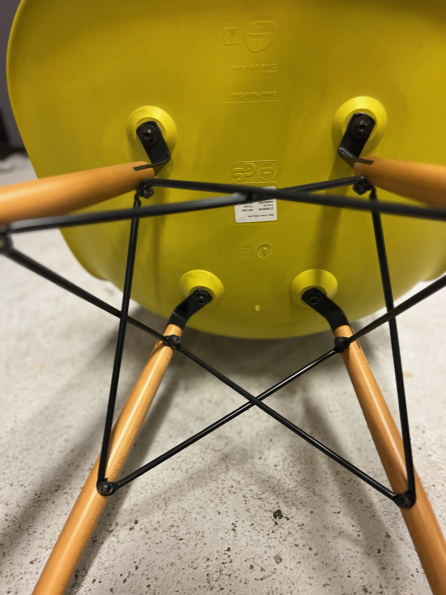 SELT / SOLD Vitra borðstofustóll frá Pennanum 4