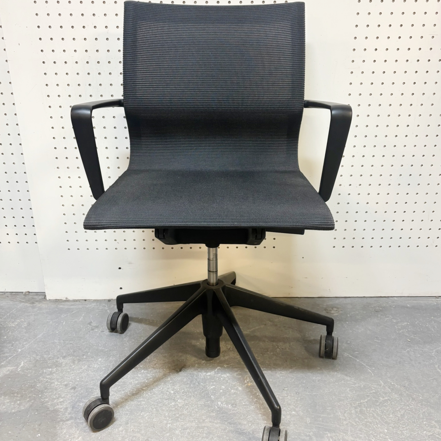 SELT / SOLD Vitra stóll frá Pennanum