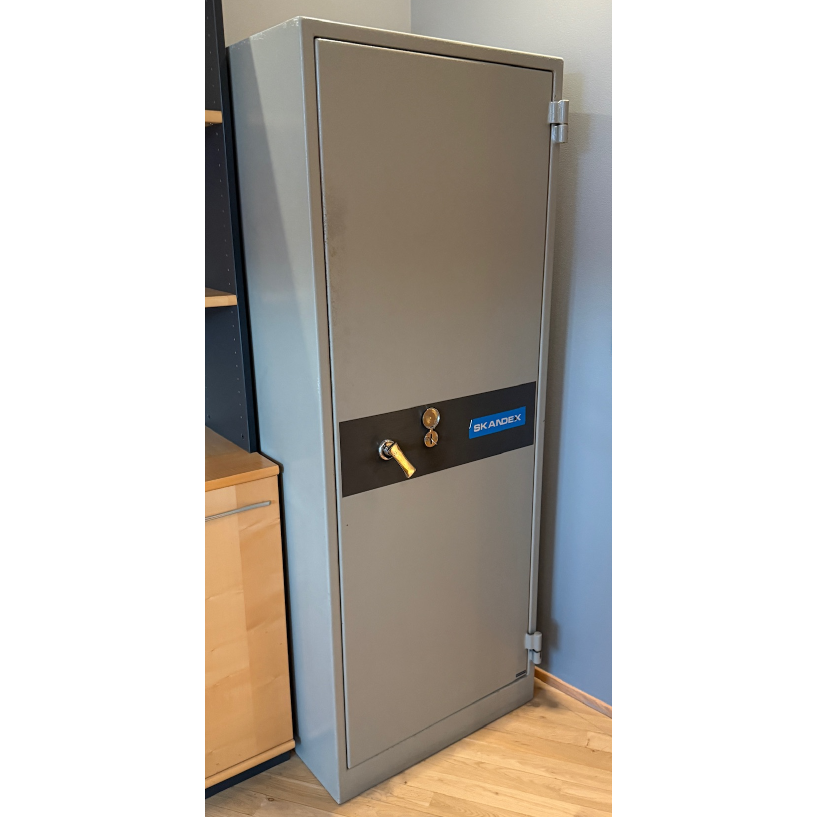 SELT / SOLD - Skandex verðmætaskápur, eldvarinn í 90 min., H175xB68xD60sm.