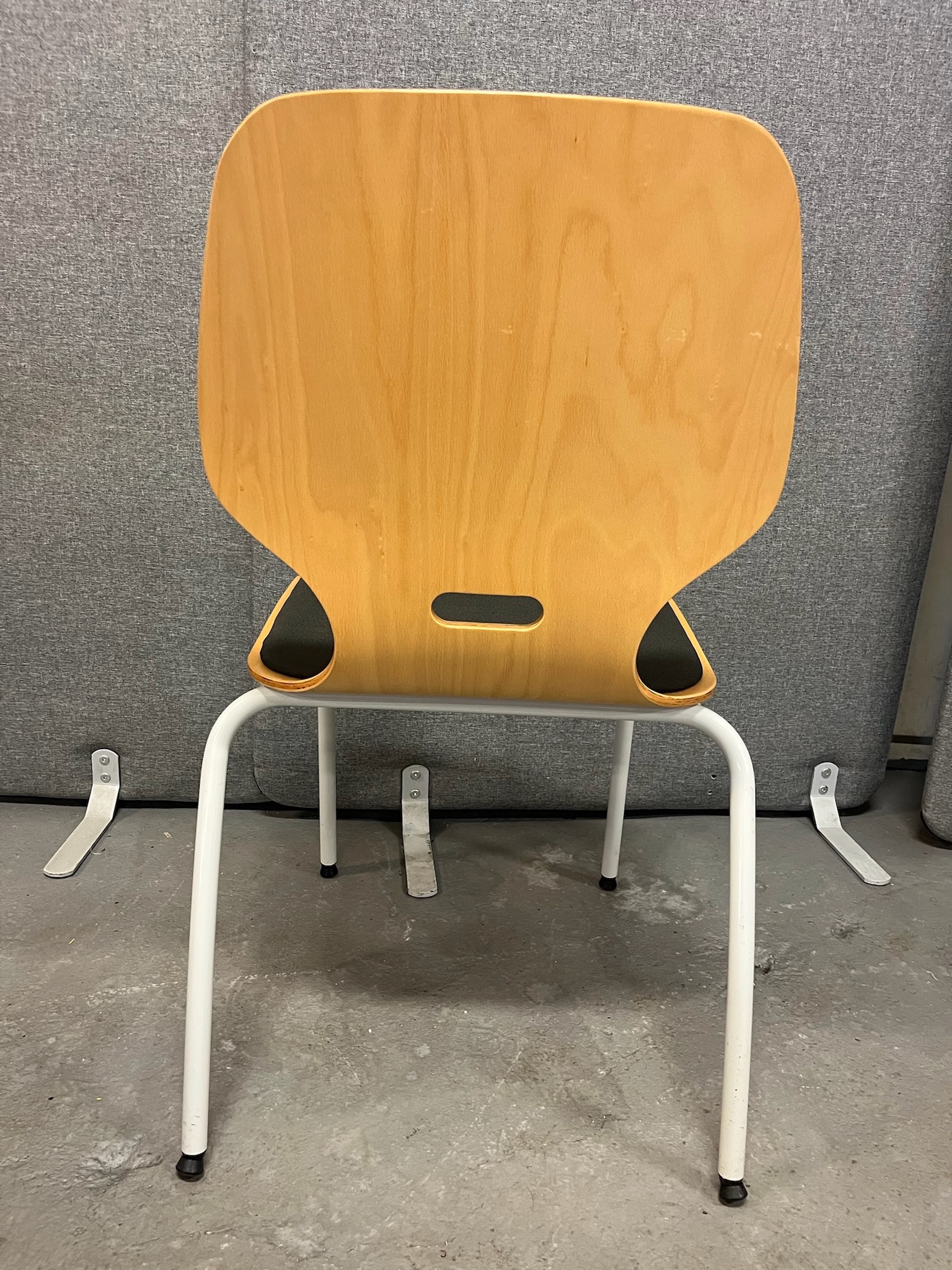 SELT / SOLD Viðarstóll m.tausetu 3