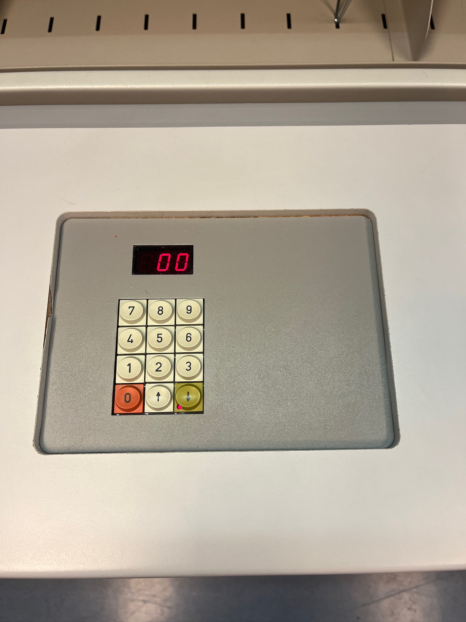 SELT / SOLD - Kardex lagerhillukerfi / rúlluhillur - MYNDBAND B265 x H271sm. 9