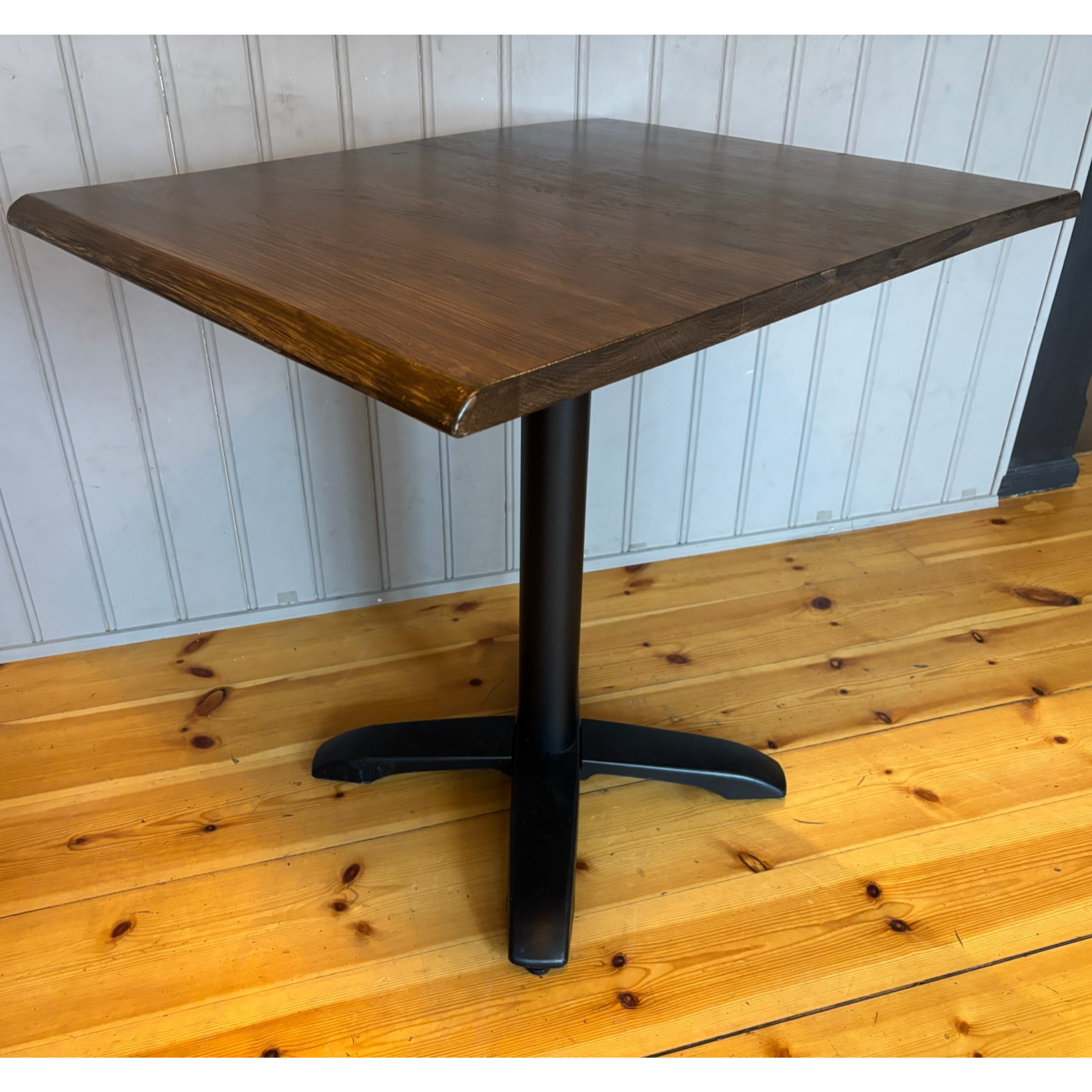 SELT / SOLD Veitingahúsaborð / eldhúsborð, B83xD66sm.