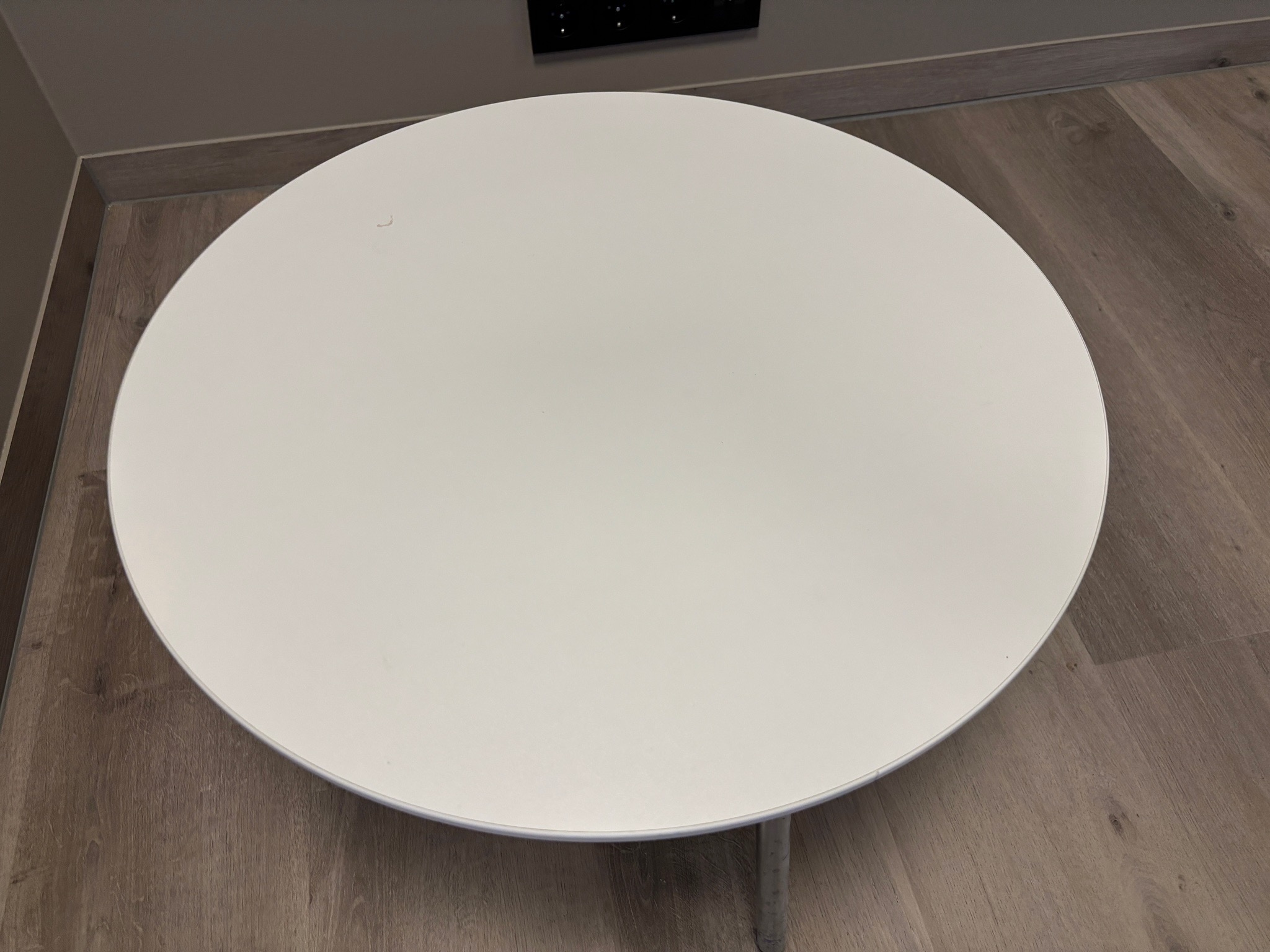 SELT / SOLD Hringborð hvítt Ø60 x H36 sm. 5