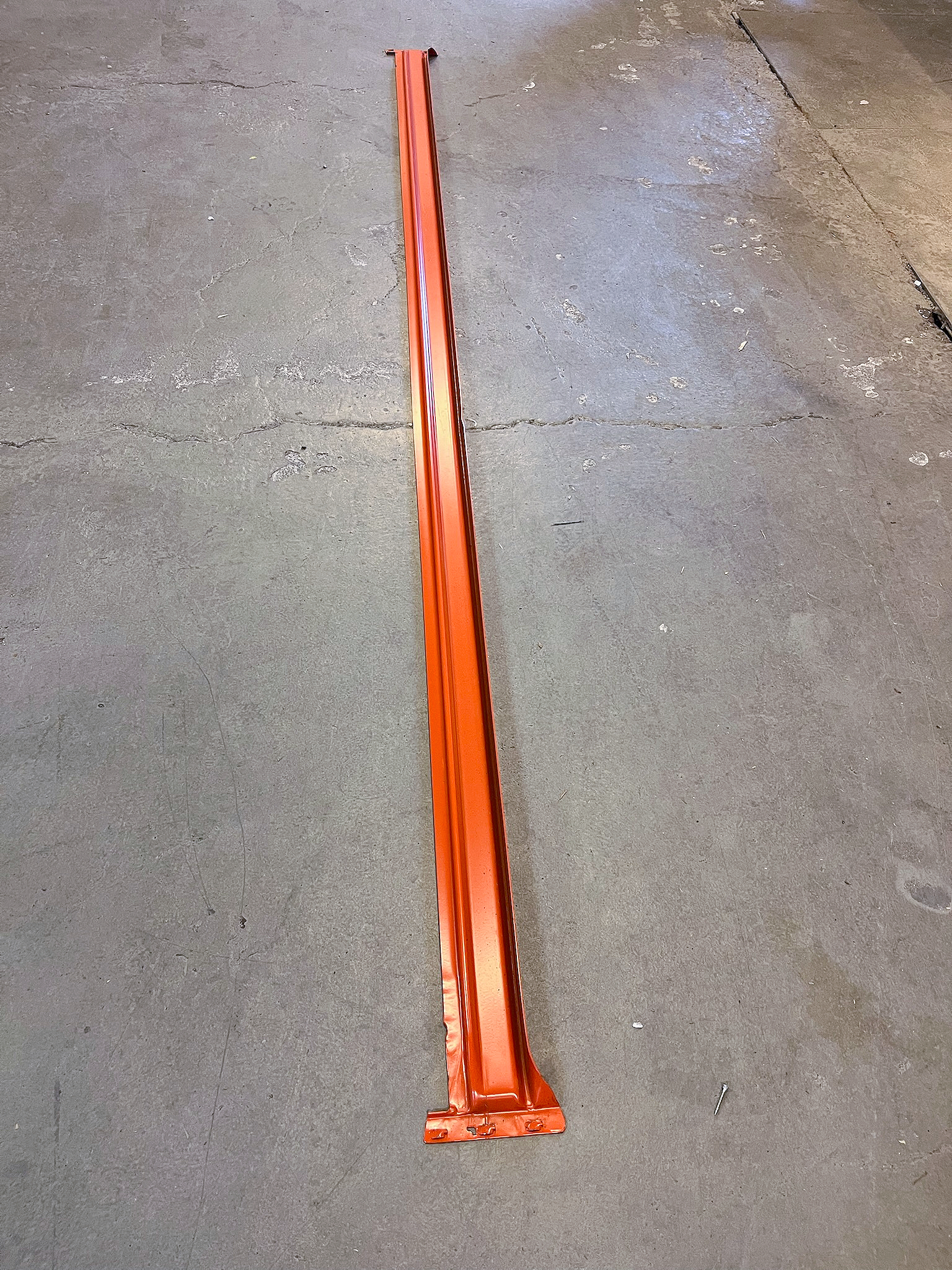 SELT / SOLD Burðarbiti fyrir brettarekka 275 sm.