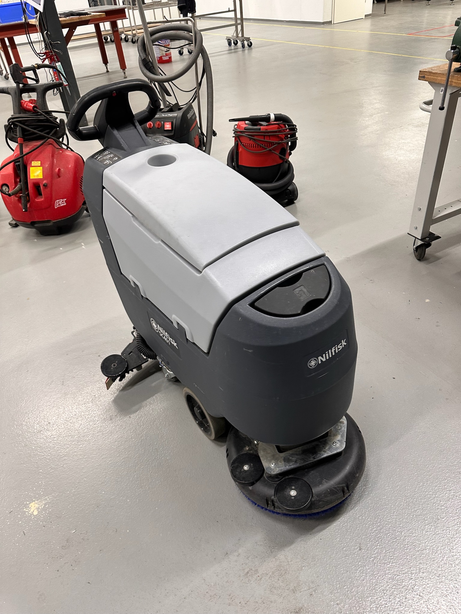 SELT / SOLD - Öflug Nilfisk CA401 skúringavél - 2018 4
