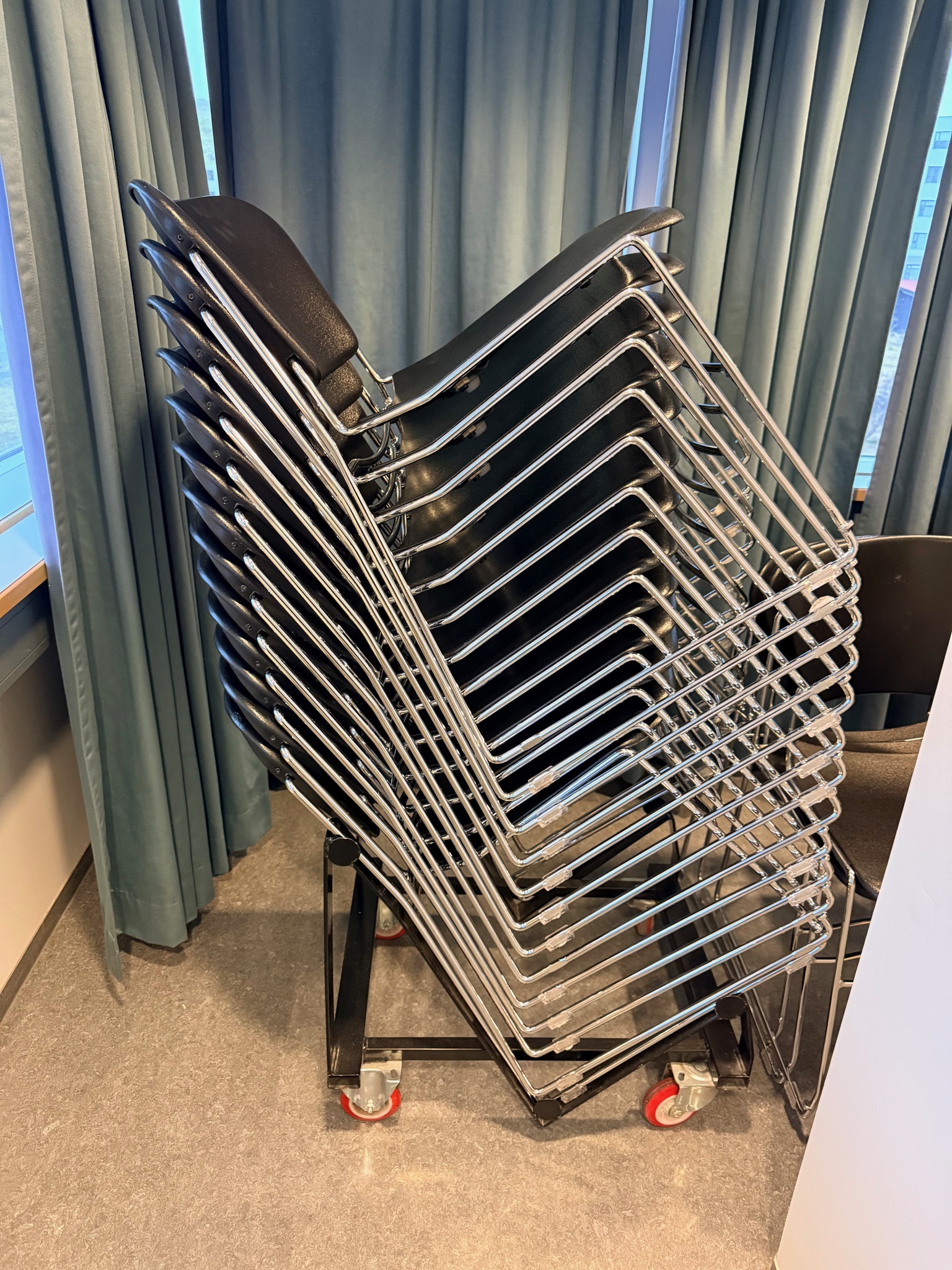 SELT / SOLD Perry fundarstóll og stólavagn 2