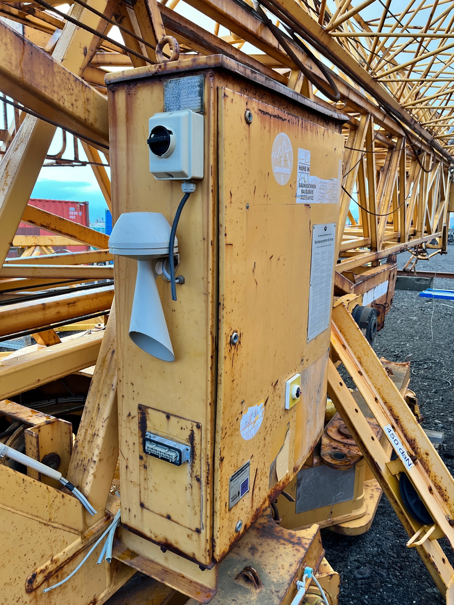 SELT / SOLD - Endurnýtt - Liebherr byggingakrani 63K AB 0325 7