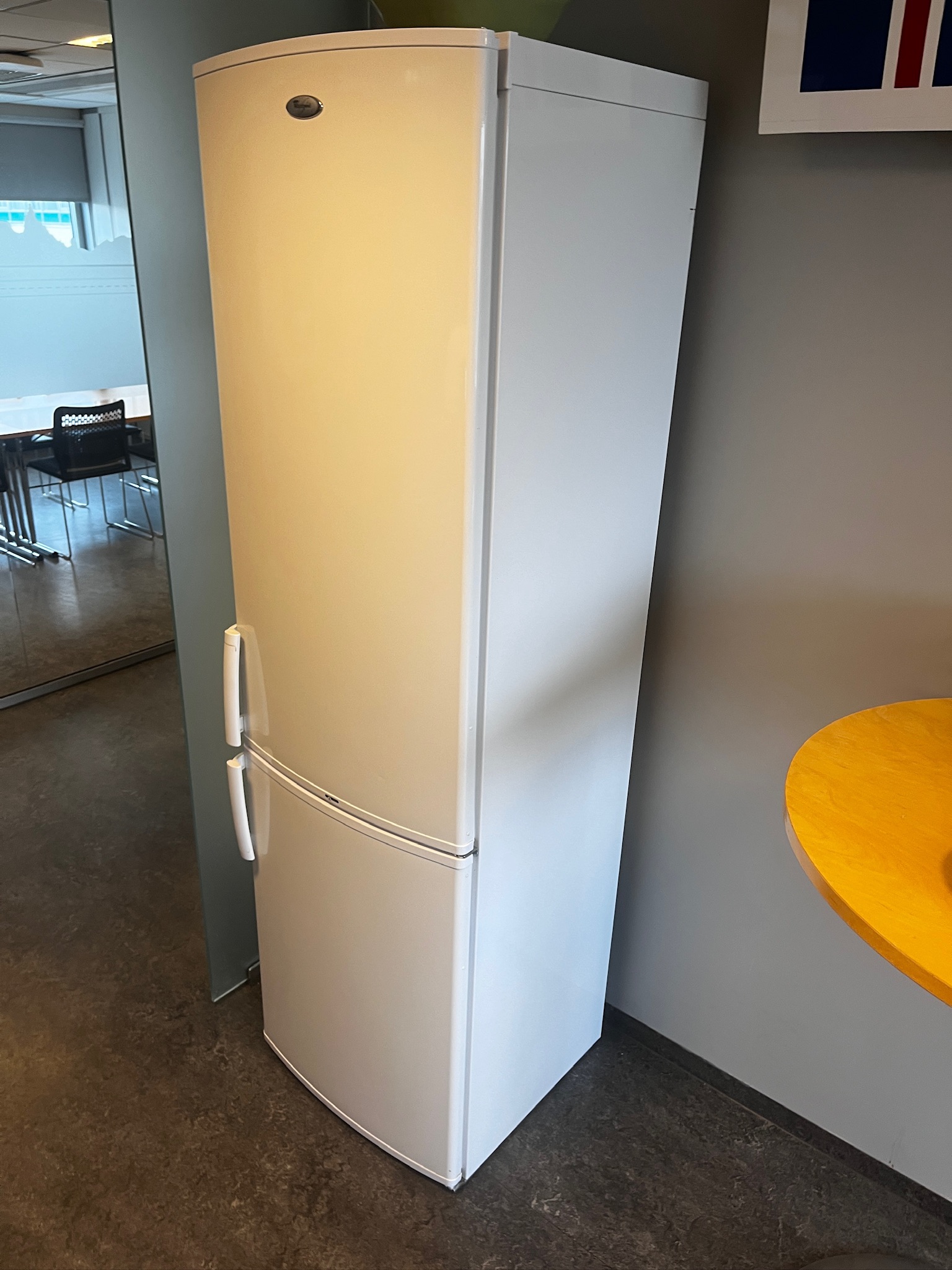 SELT / SOLD Whirlpool kæliskápur með frysti 3