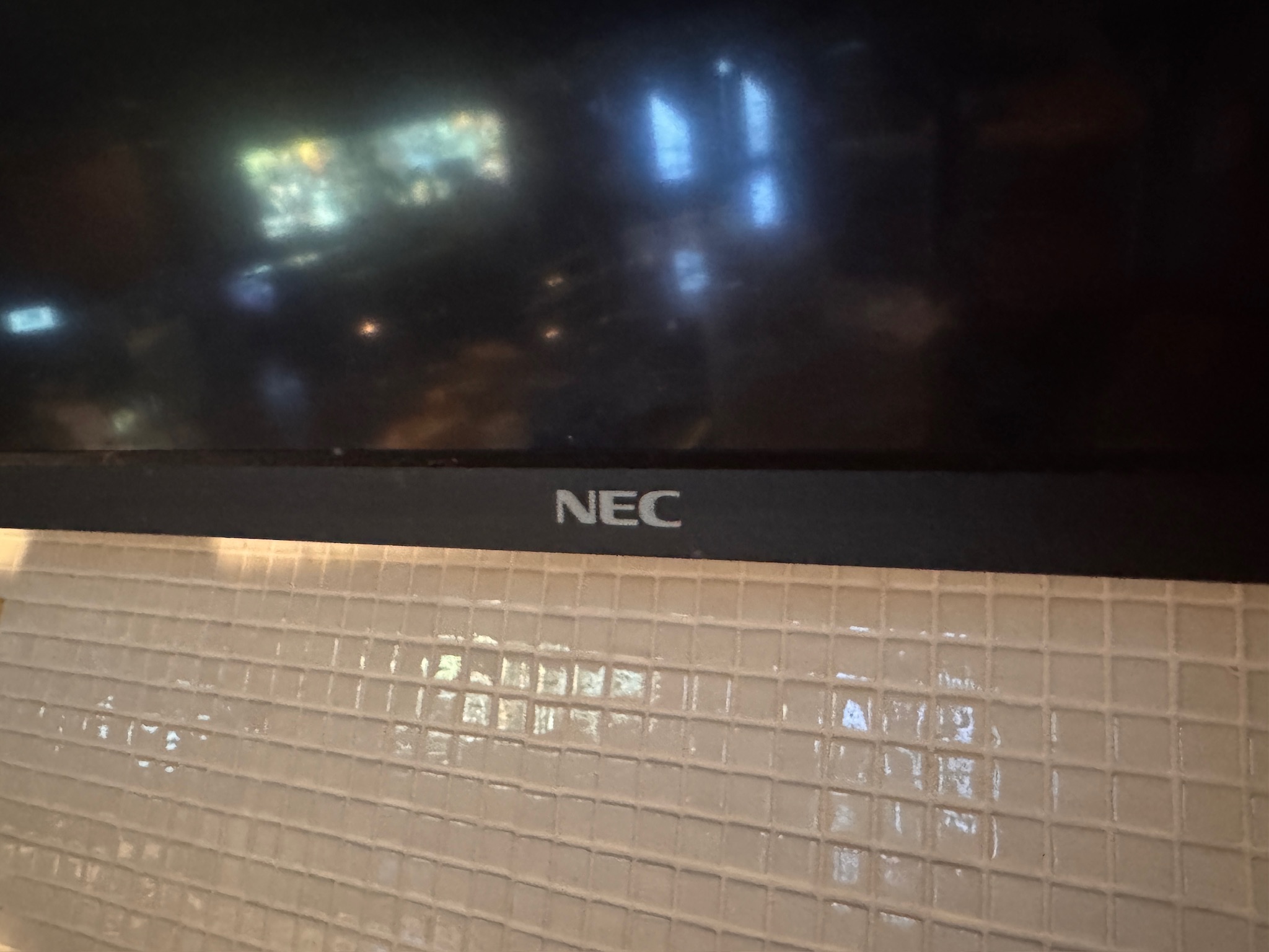 SELT - SOLD NEC upplýsingaskjár, LED, 42'' (8 stk.) - Sambíóin Álfabakka 3