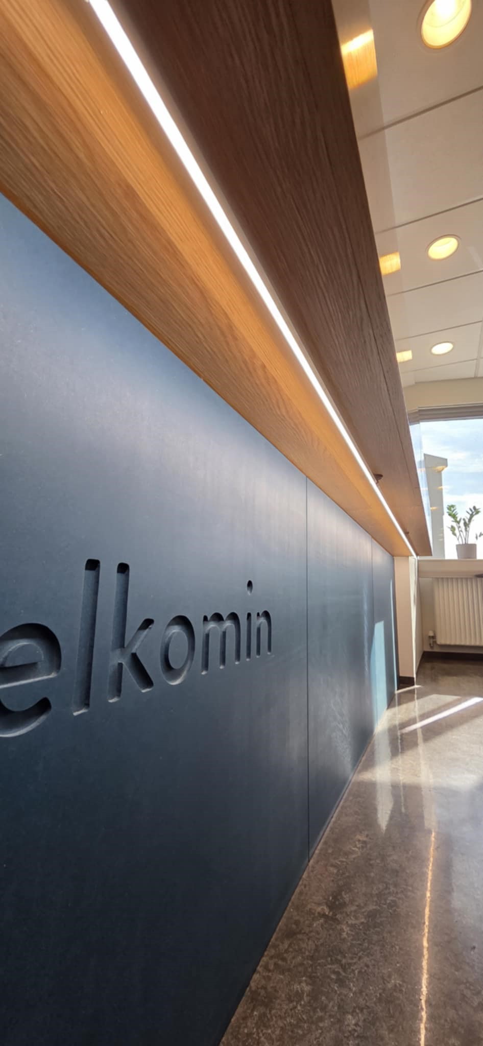 SELT / SOLD Móttökuborð með ledlýsingu, sérsmíði - tvær starfsstöðvar 6