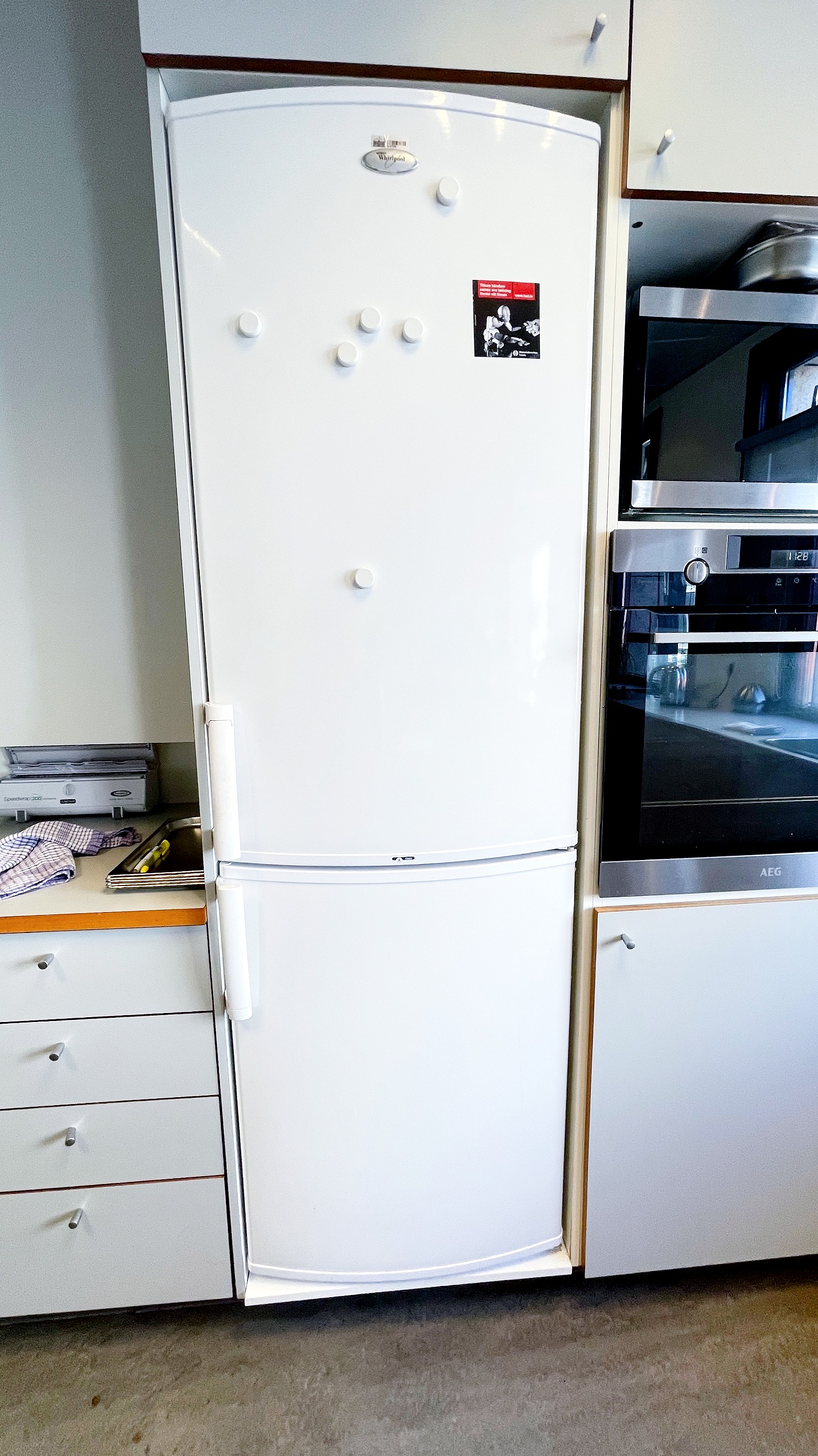 SELT / SOLD Whirlpool kæliskápur með fyrsti - Alþingi