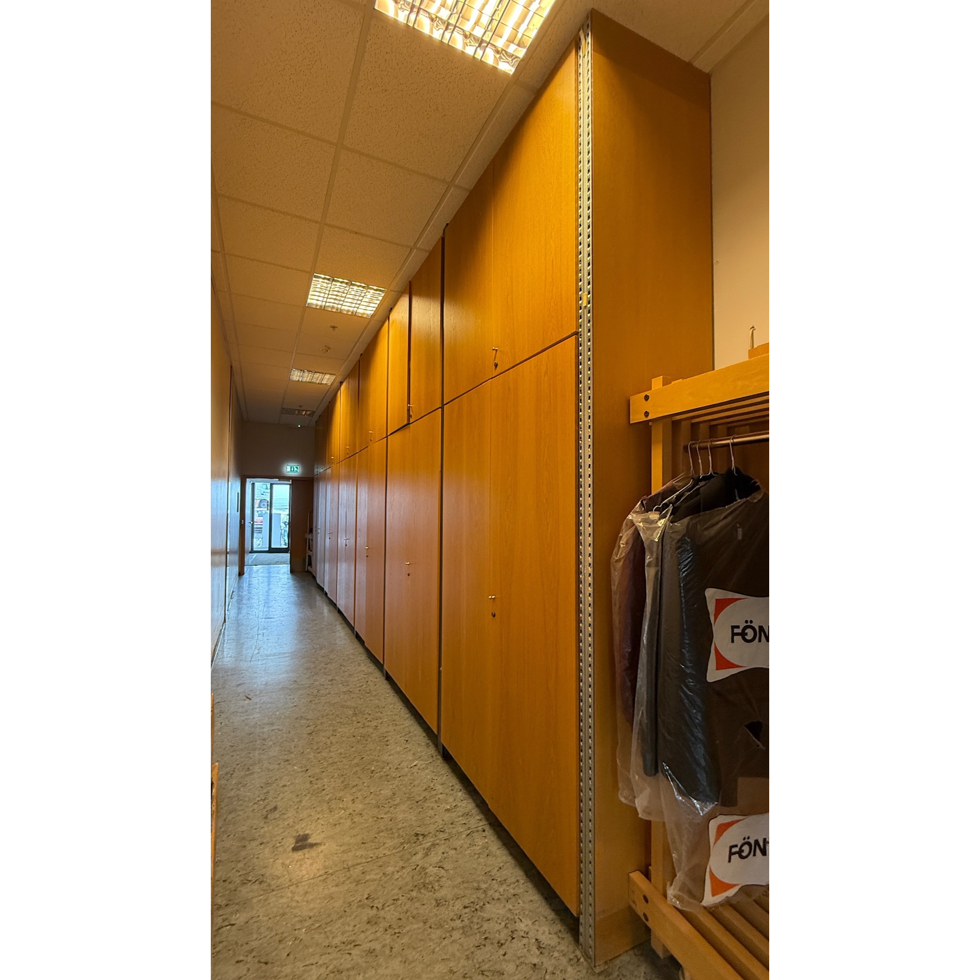 SELT / SOLD MS hillukerfi með hurðum frá Rými, H320xB120xD60sm. (6,5 bil) 2