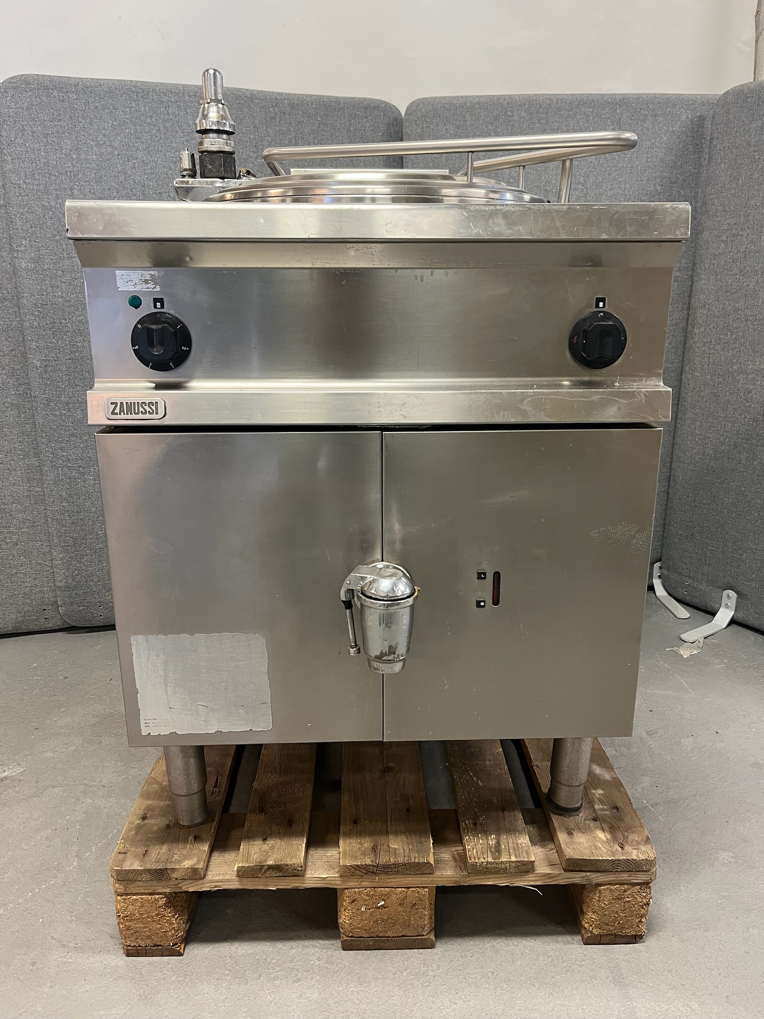 SELT / SOLD Zanussi suðupottur / súpupottur, H90xB70xD70sm.