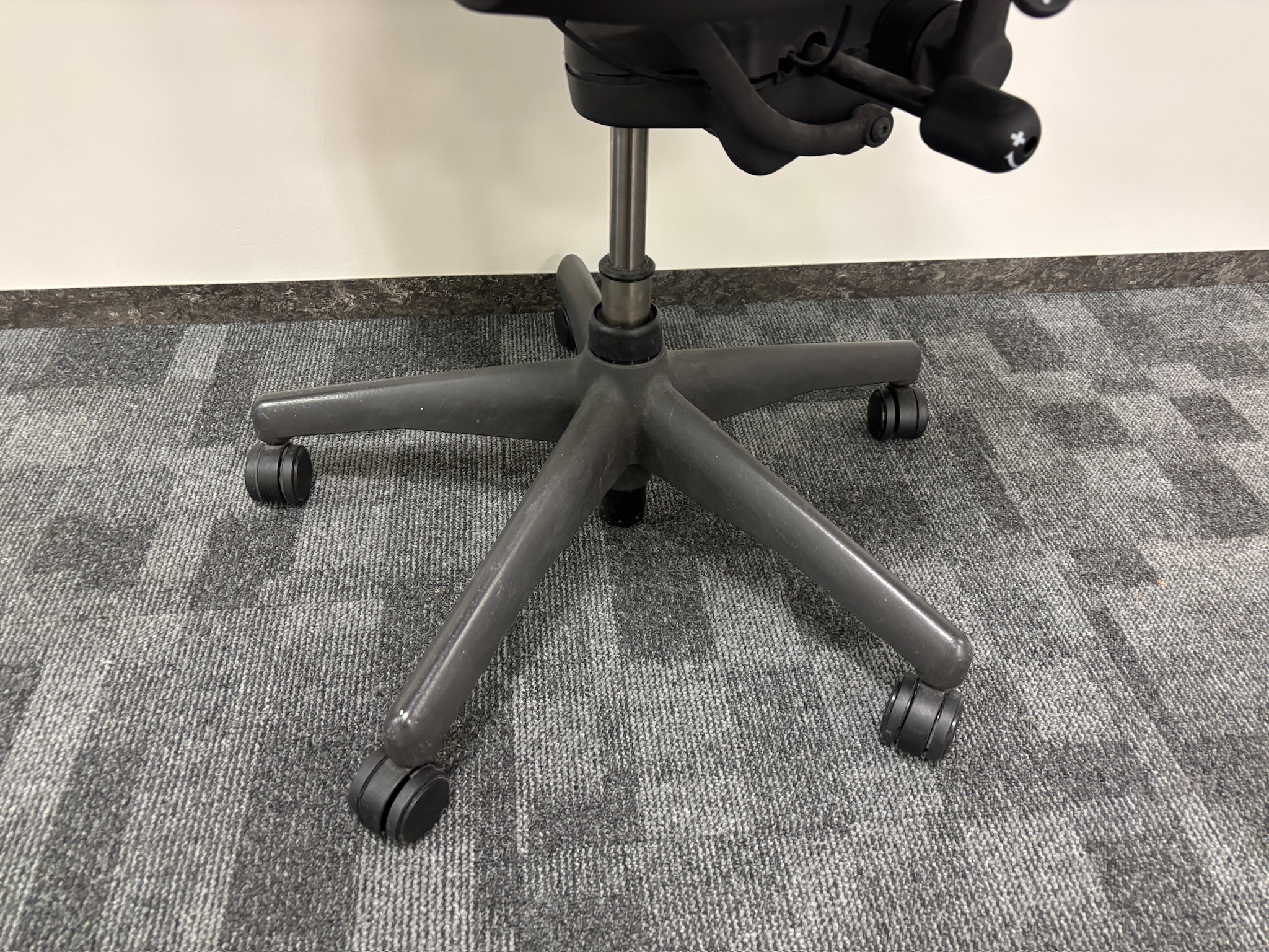 SELT / SOLD Herman Miller Aeron, B stærð 7