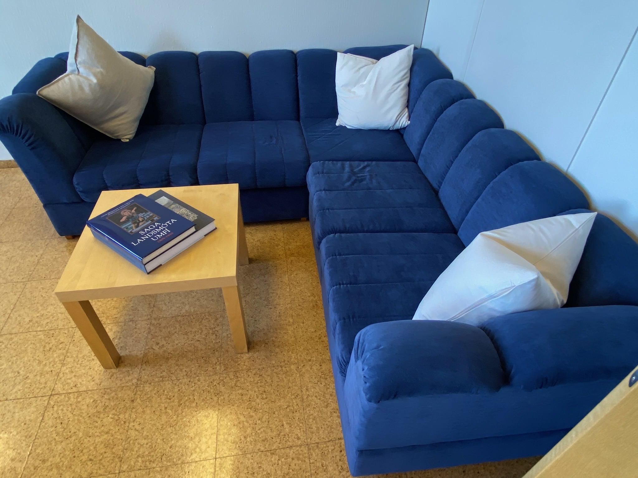 SELT / SOLD Velvet hornsófi blár 4