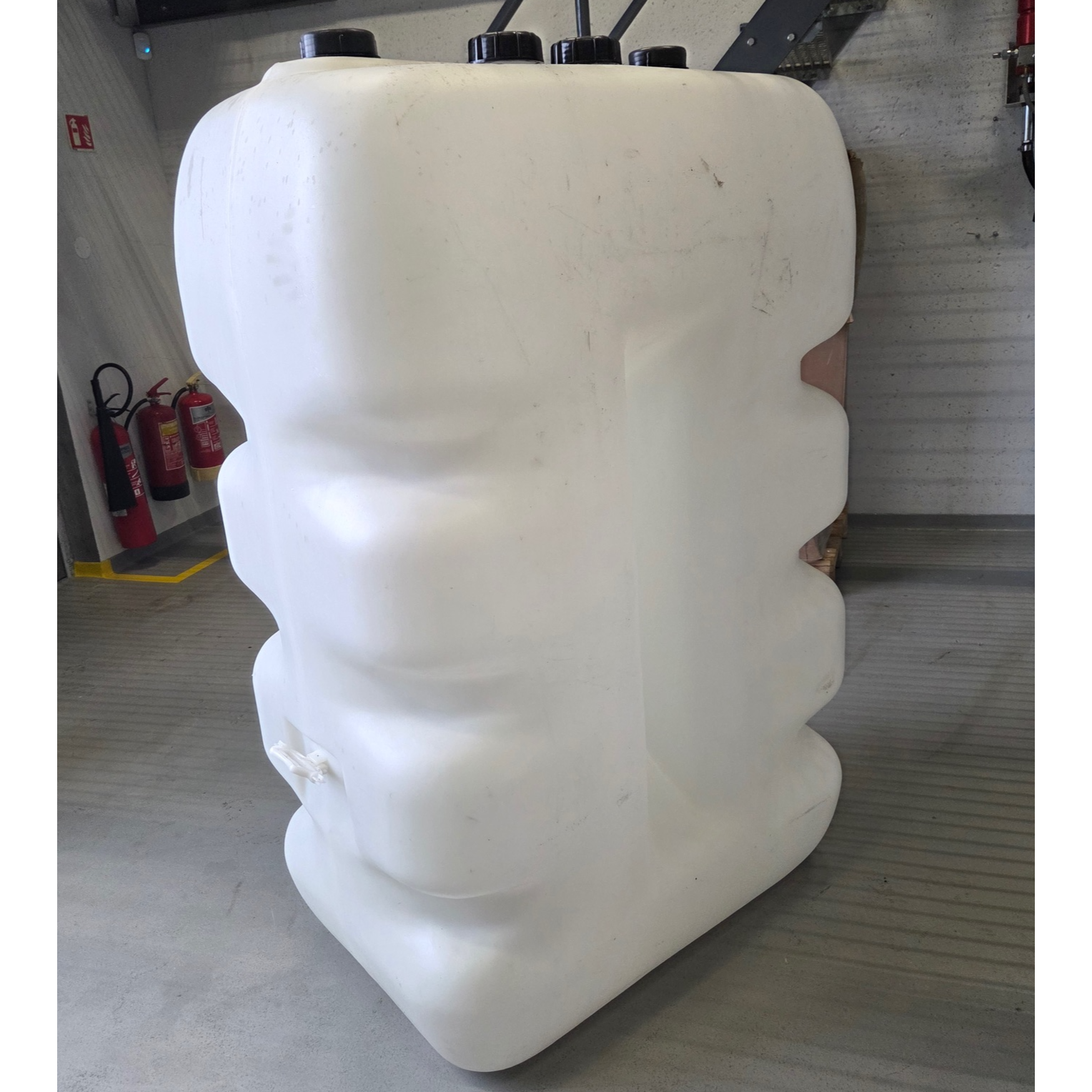 Olíutankur úr HPDE plasti, 1000L (1 stk.)
