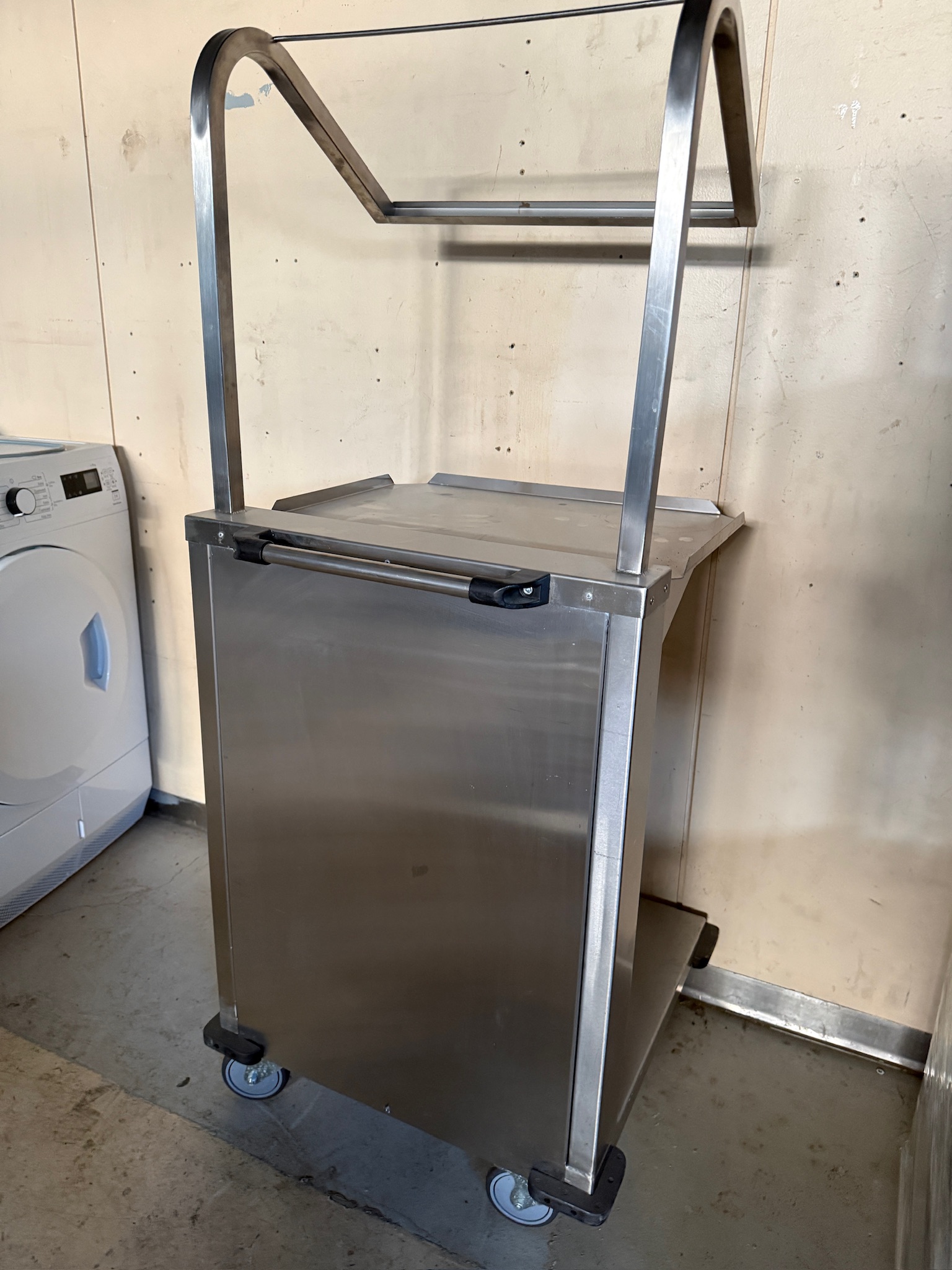 Hnífapara og bakka vagn frá ProGastro 6