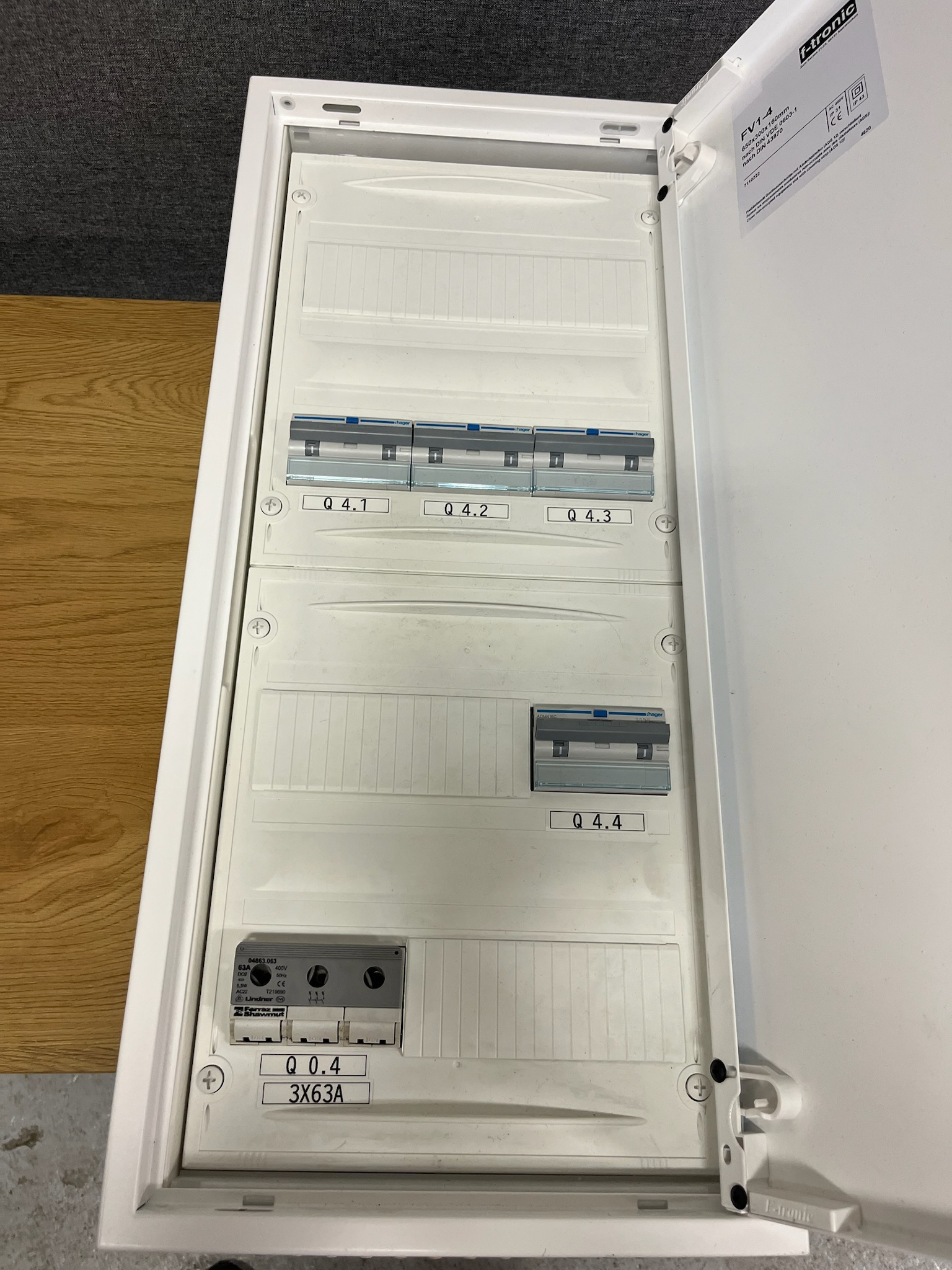 SELT / SOLD F-Tronic rafmagnstafla 2
