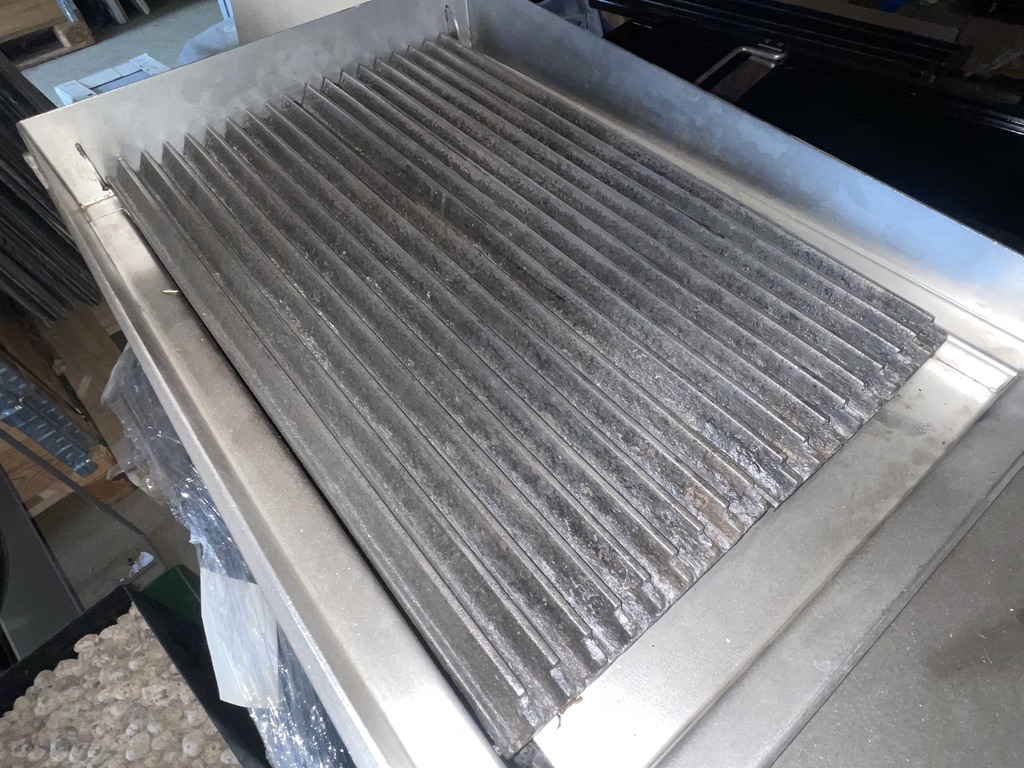 SELT / SOLD Olis rafmagnsgrill 400X730 H.870 5