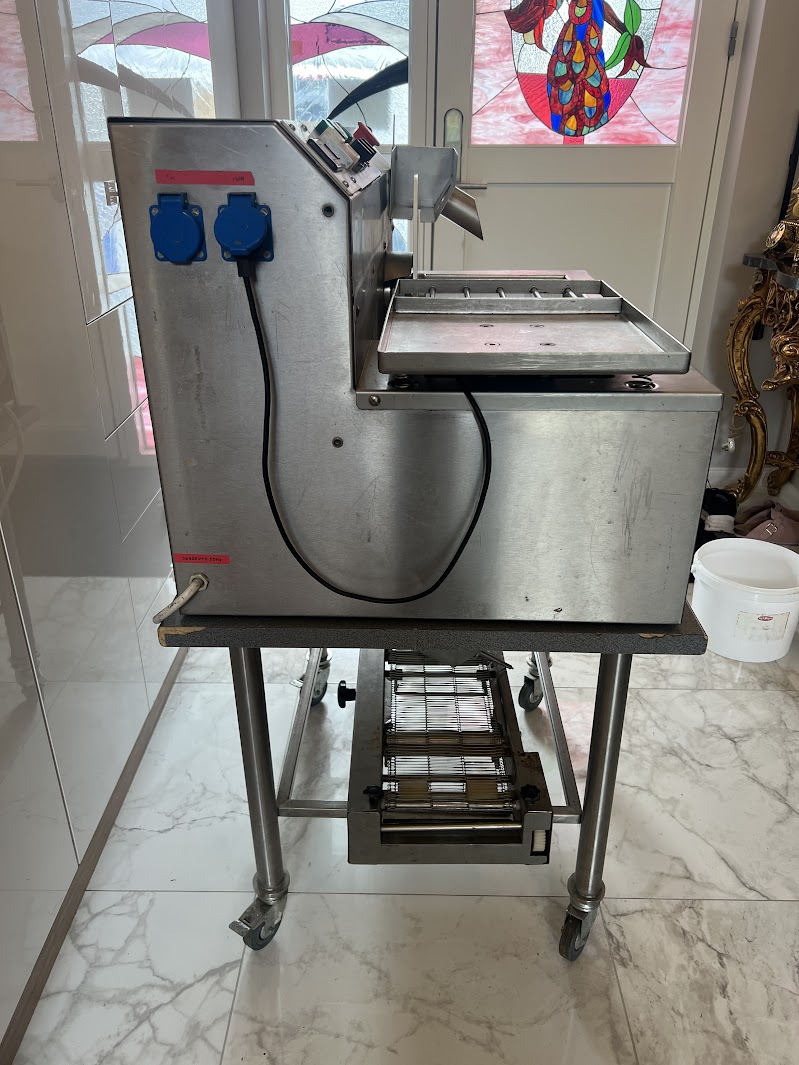 Súkkulaðivél - færiband - skammtari JKV30 - MOULDING MACHINE 30 K 2