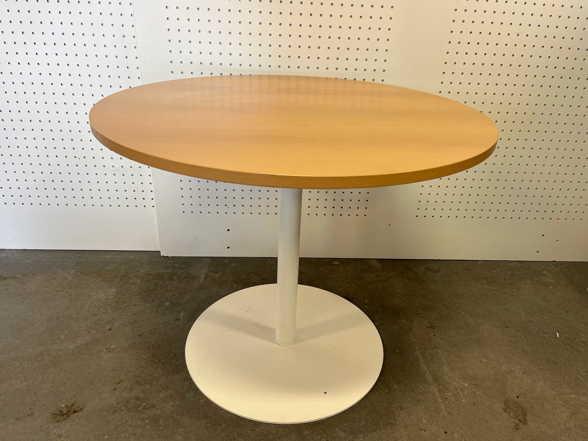 SELT / SOLD Hringborð, Ø90 x H72 sm.
