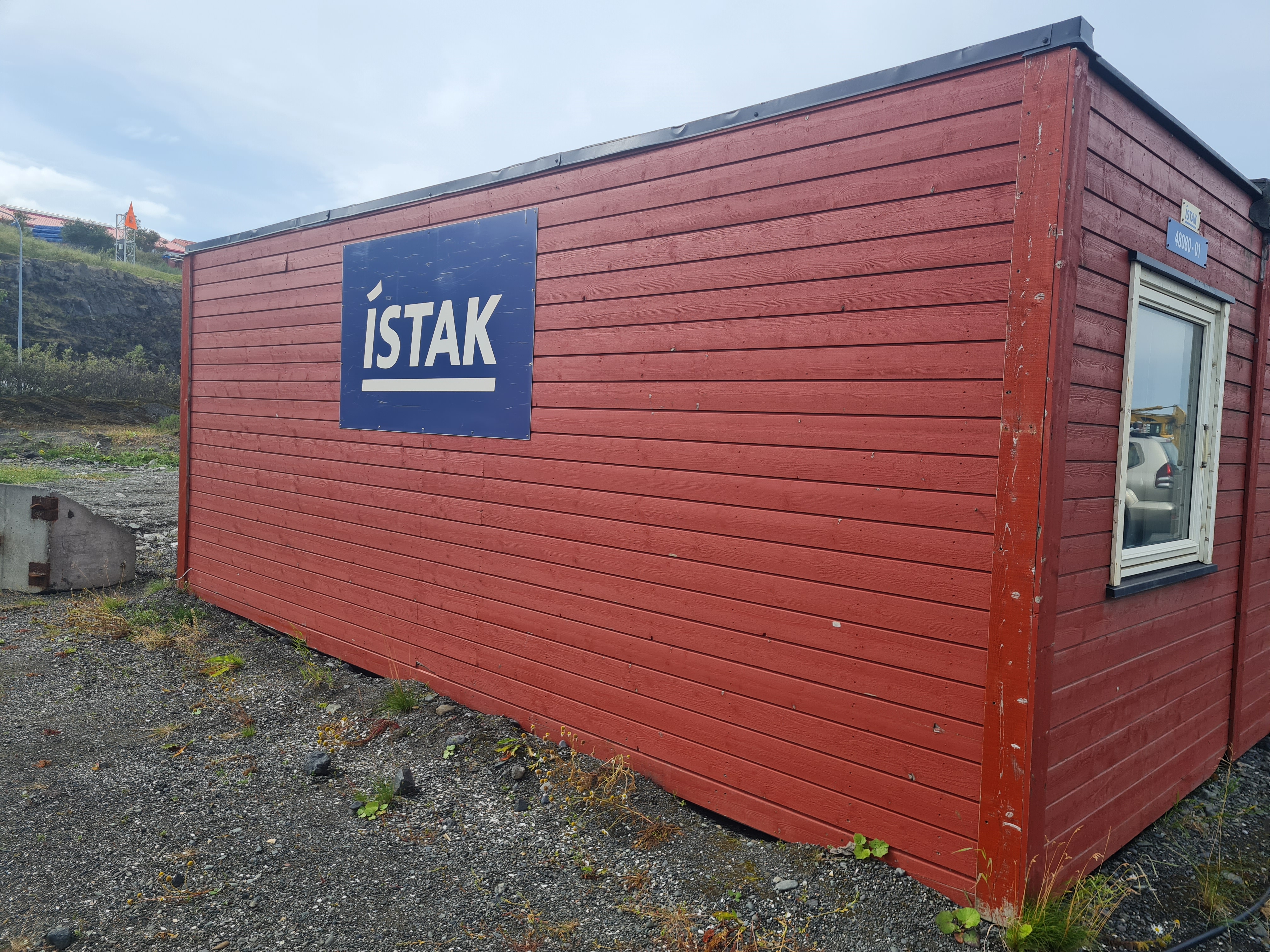 SELT / SOLD - Smáhýsi herbergi/mötuneyti/skrifstofa - hús 1 - rautt 3