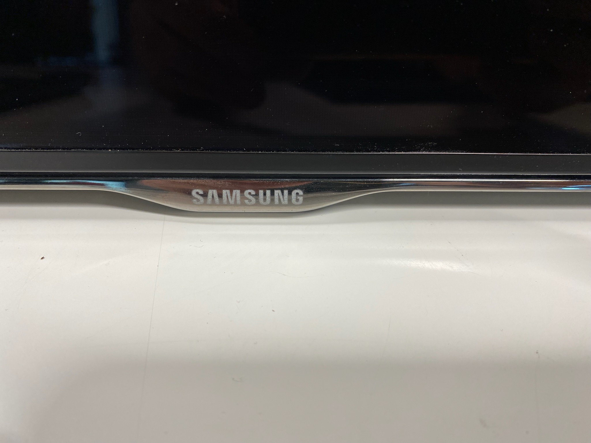 SELT / SOLD Samsung Sjónvarp 46'' með veggfestingu 3