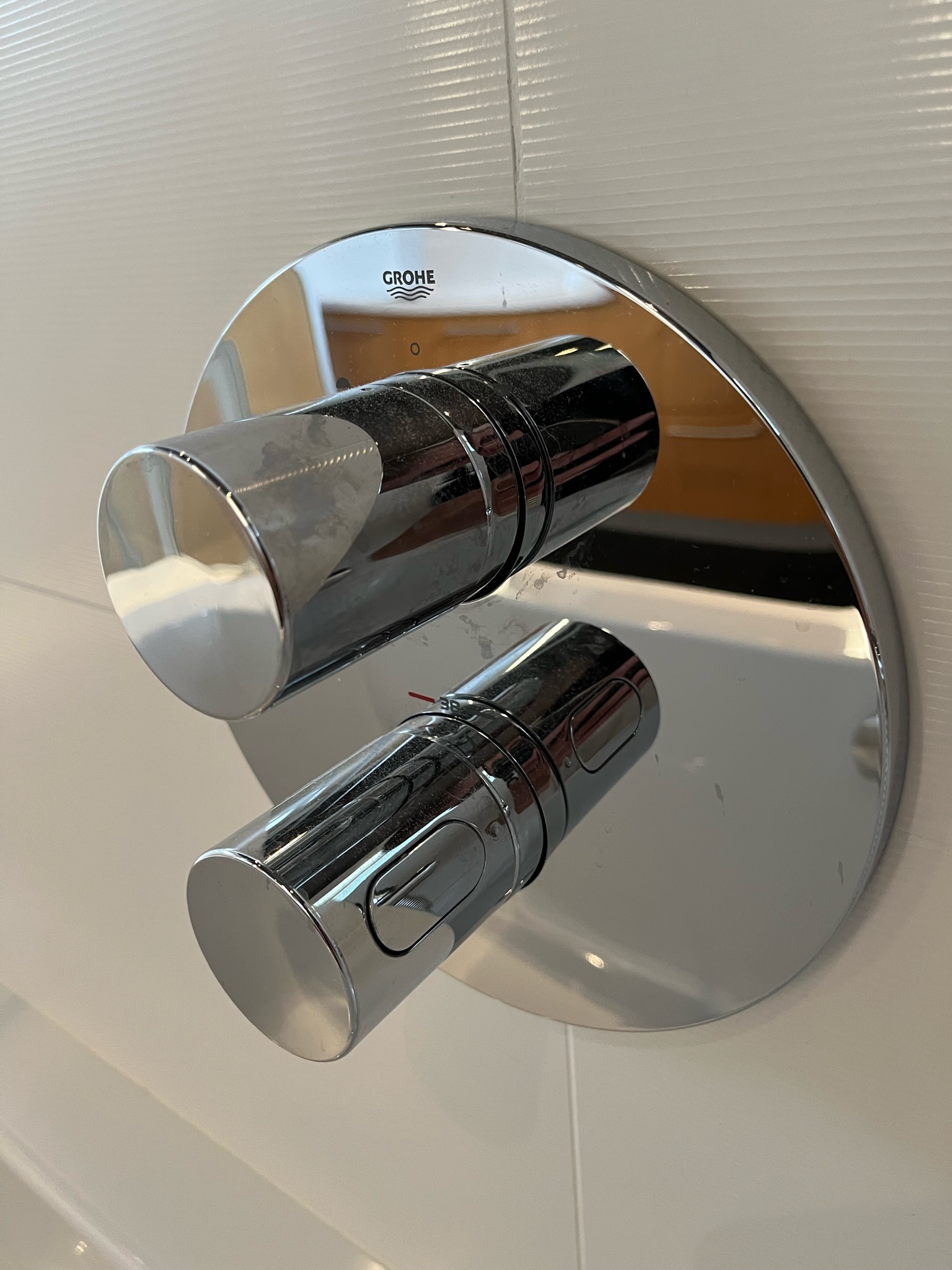 Selt - sold Geggjað baðkar með led lýsingu - Grohe blöndunartæki 5