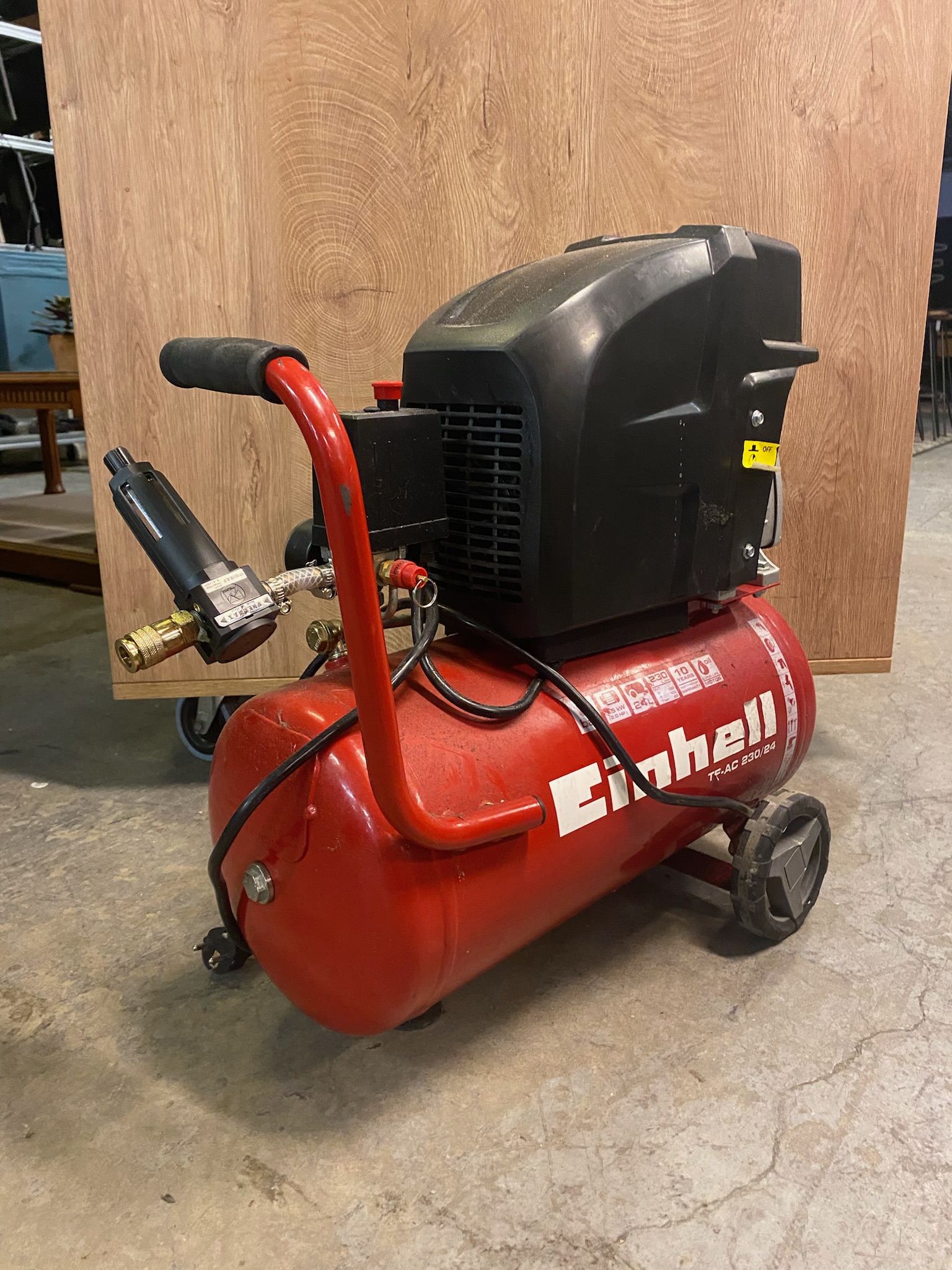 SELT / SOLD - Einhell loftpressa, 24 lítra tankur