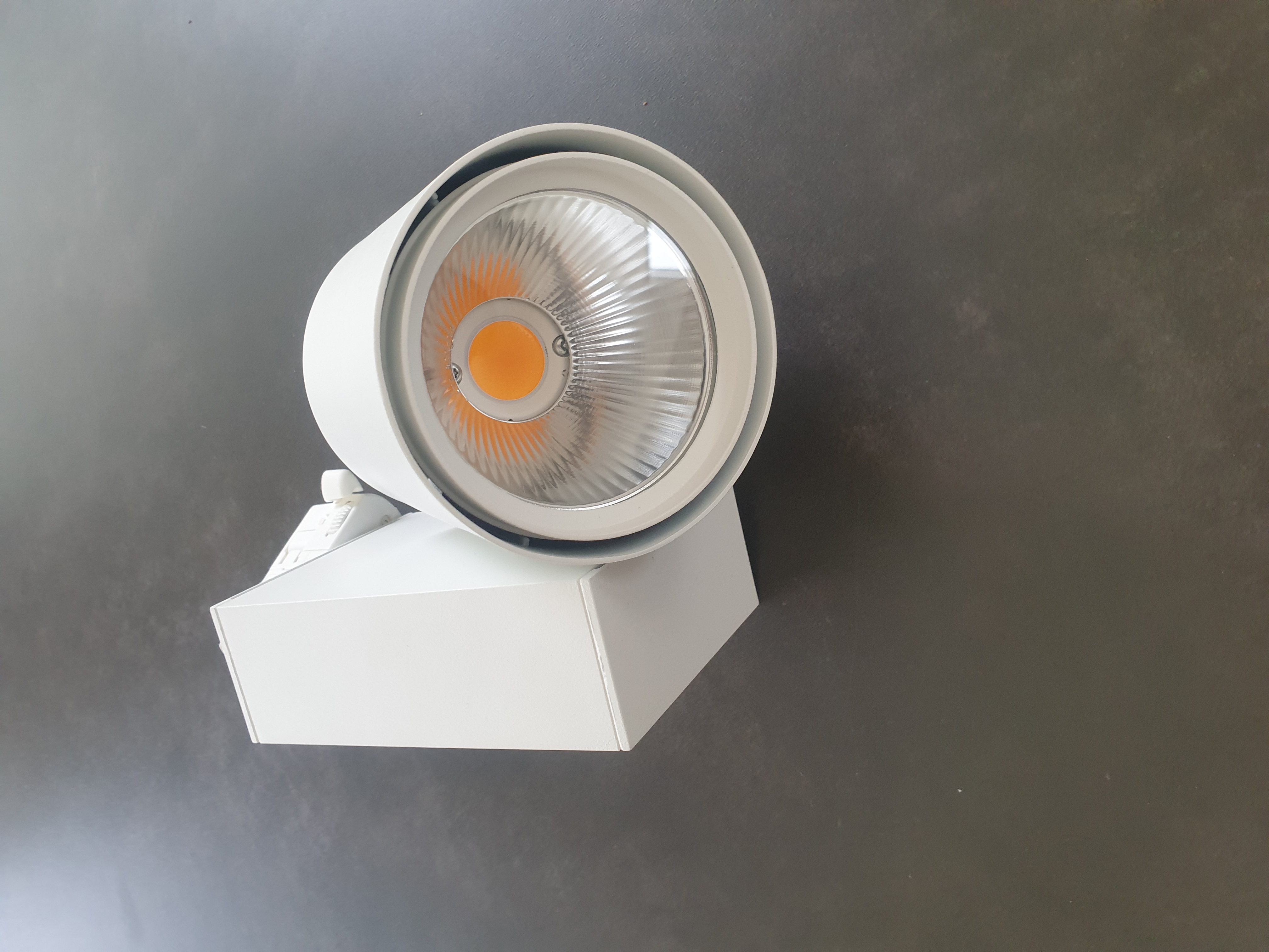 SELT / SOLD - LTS LED brautar ljóskastari