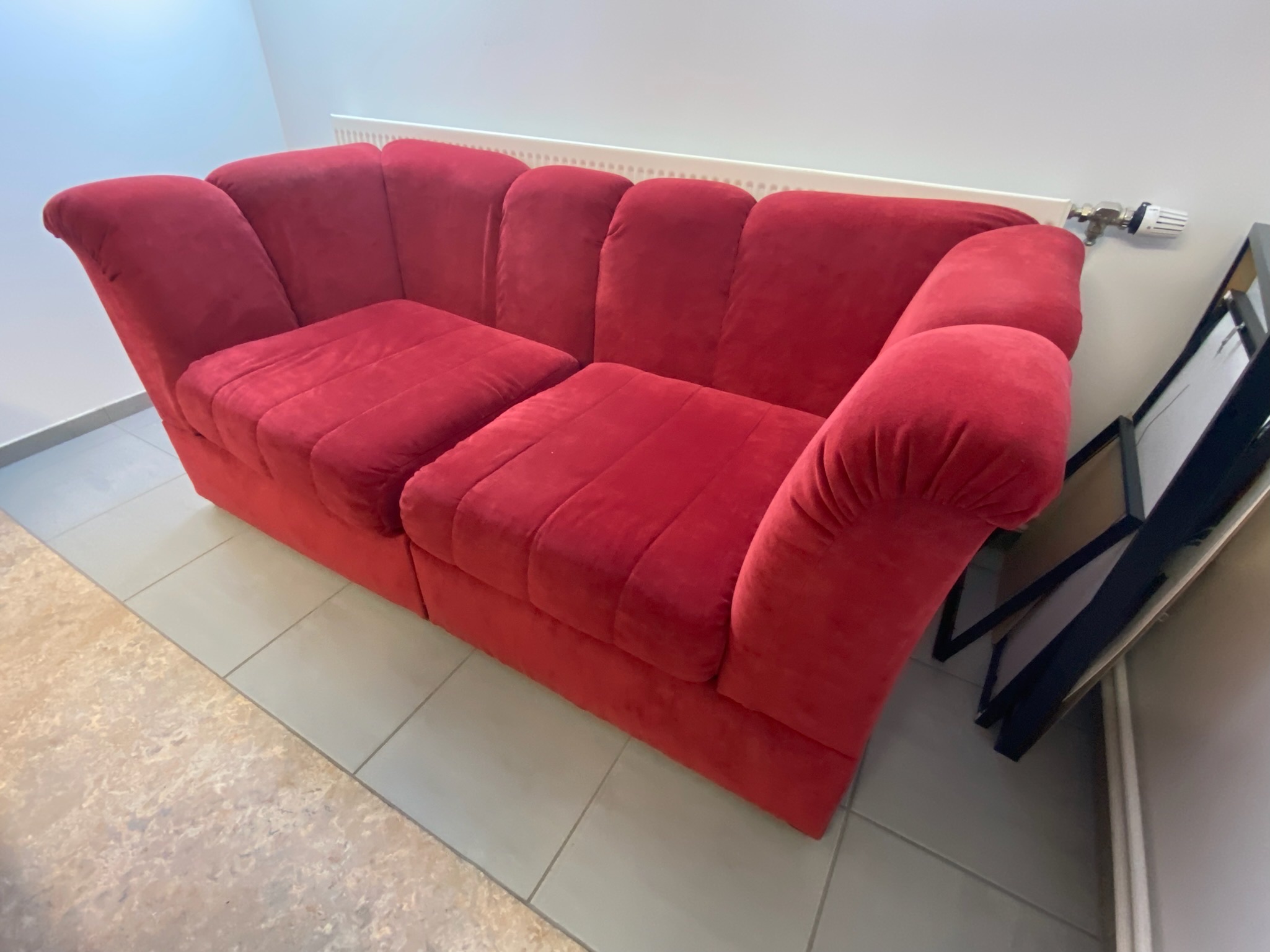 SELT / SOLD Rauður velvet sófi 4
