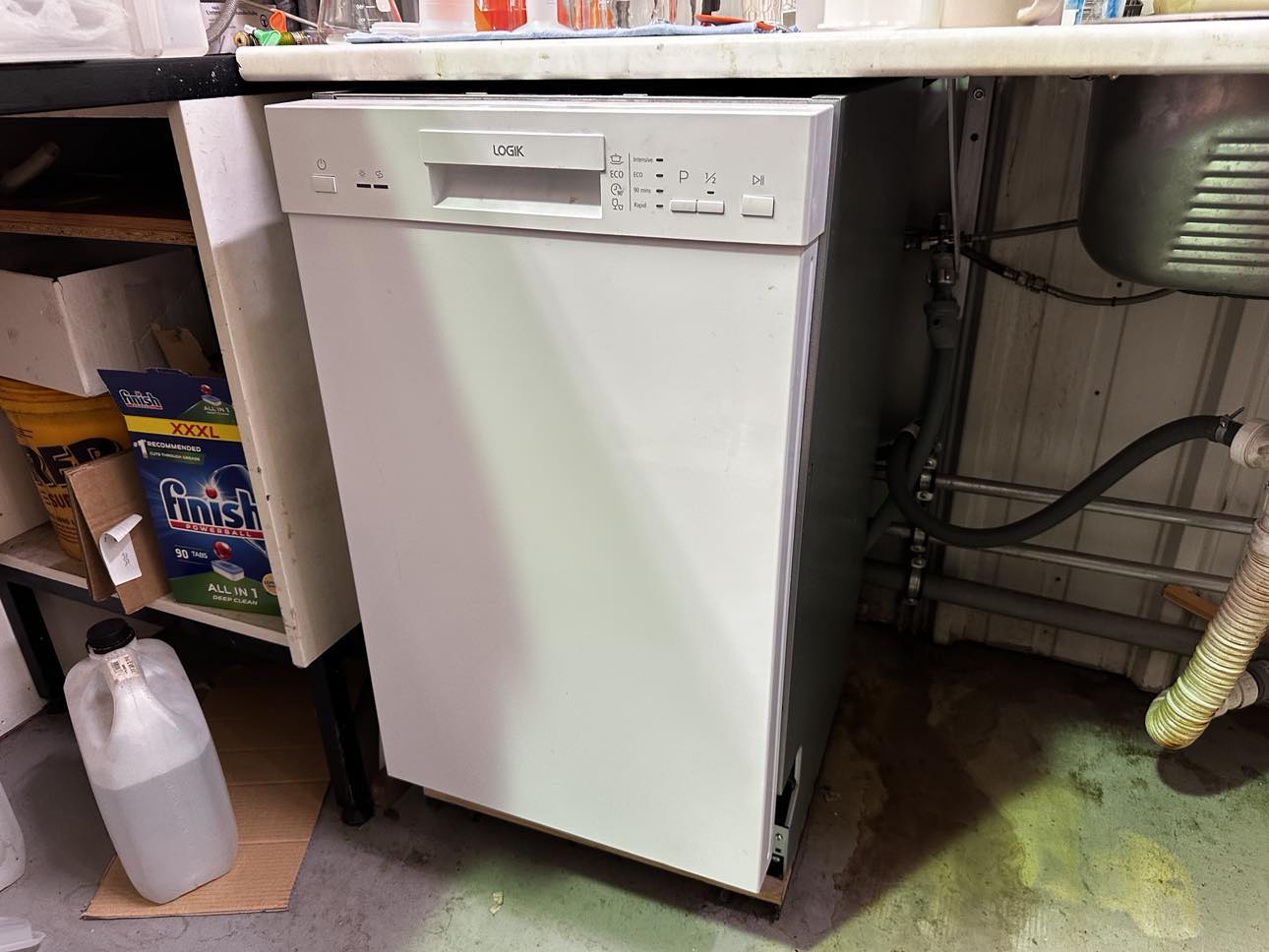 SELT / SOLD - LOGIK uppþvottavél 45sm. breidd x 87sm. hæð.