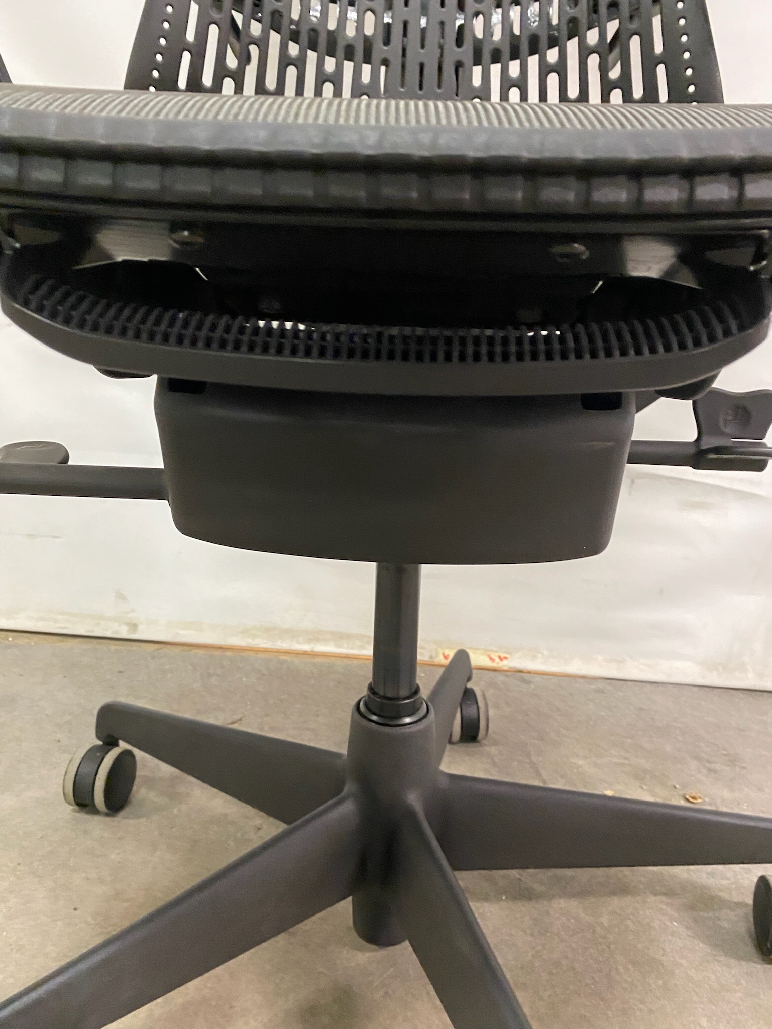 SELT / SOLD Herman Miller Mirra 10
