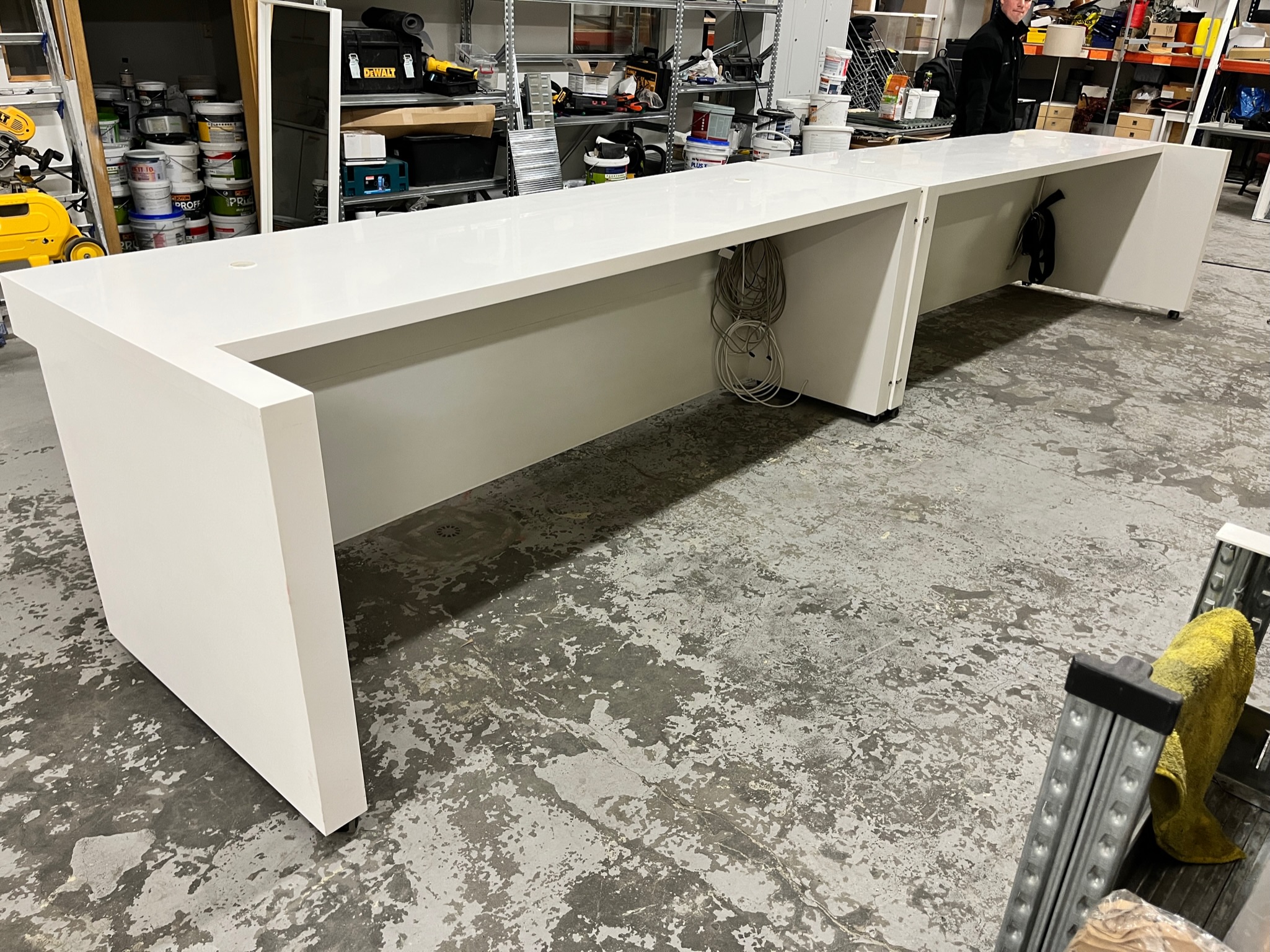 SELT / SOLD Vandað móttökuborð - 6m á breidd 5