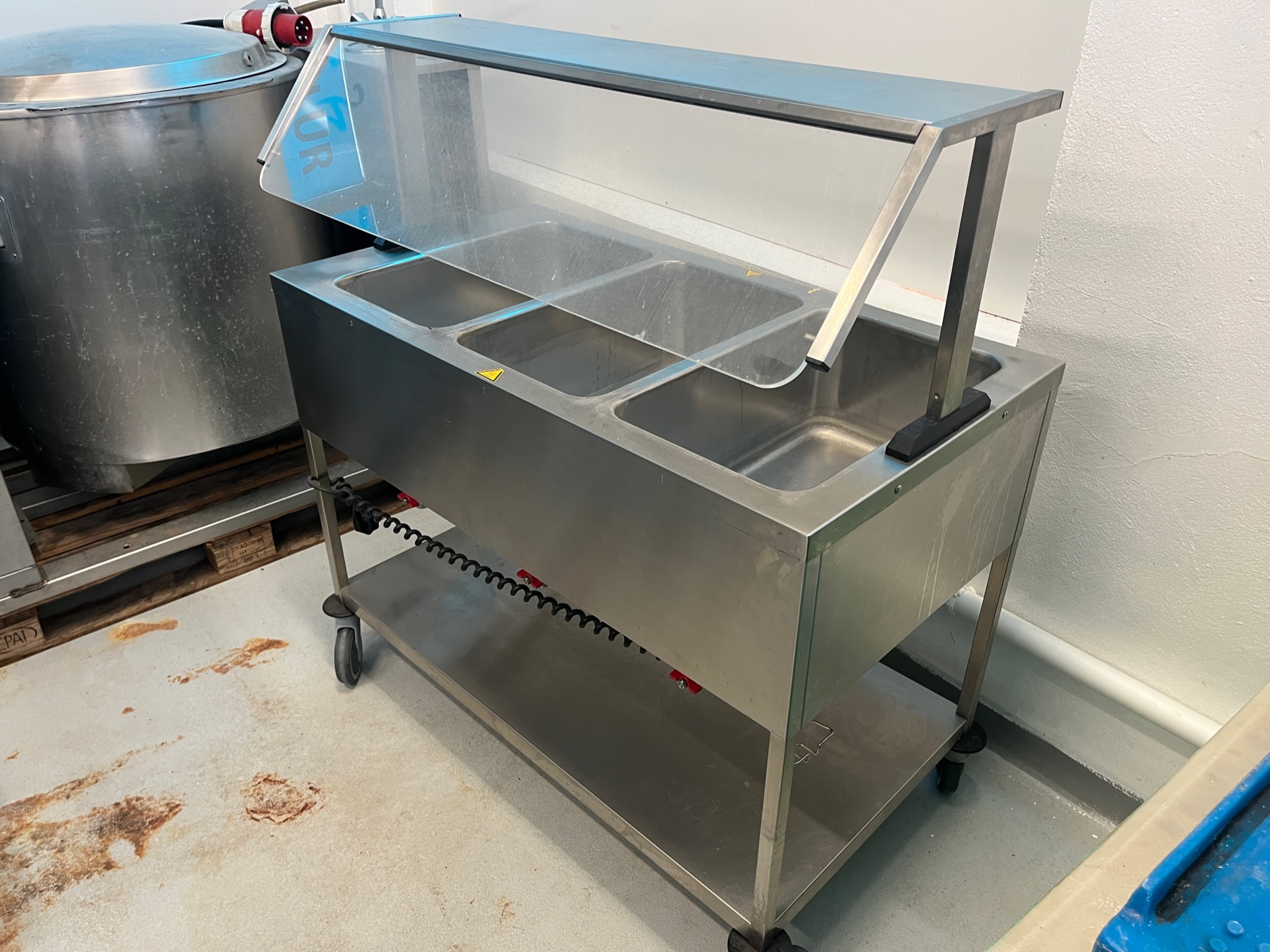 SELT / SOLD Hupper hitaborð - B115sm.