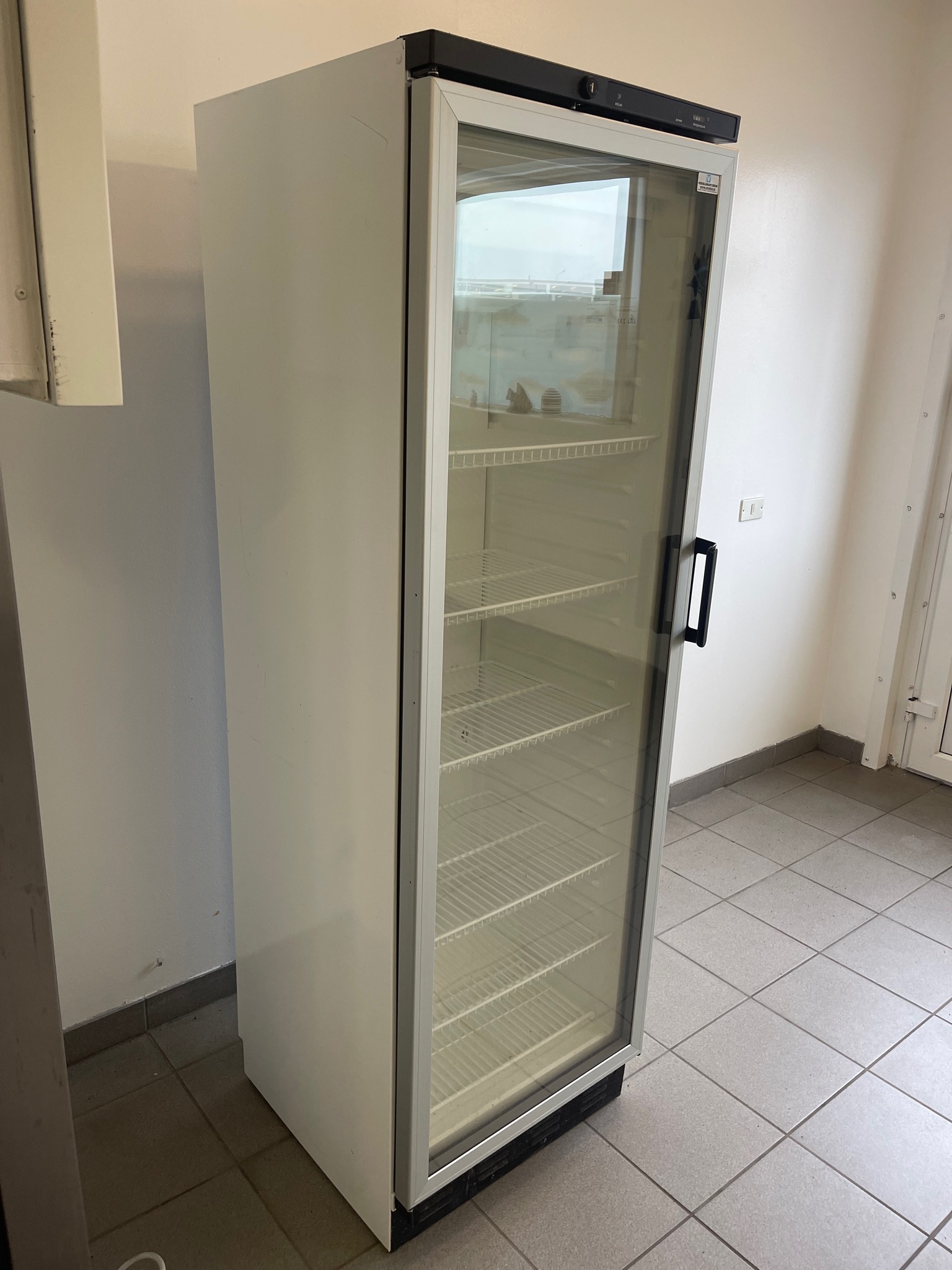 SELT / SOLD Vesfrost glerhurðafrystir, 310L 2