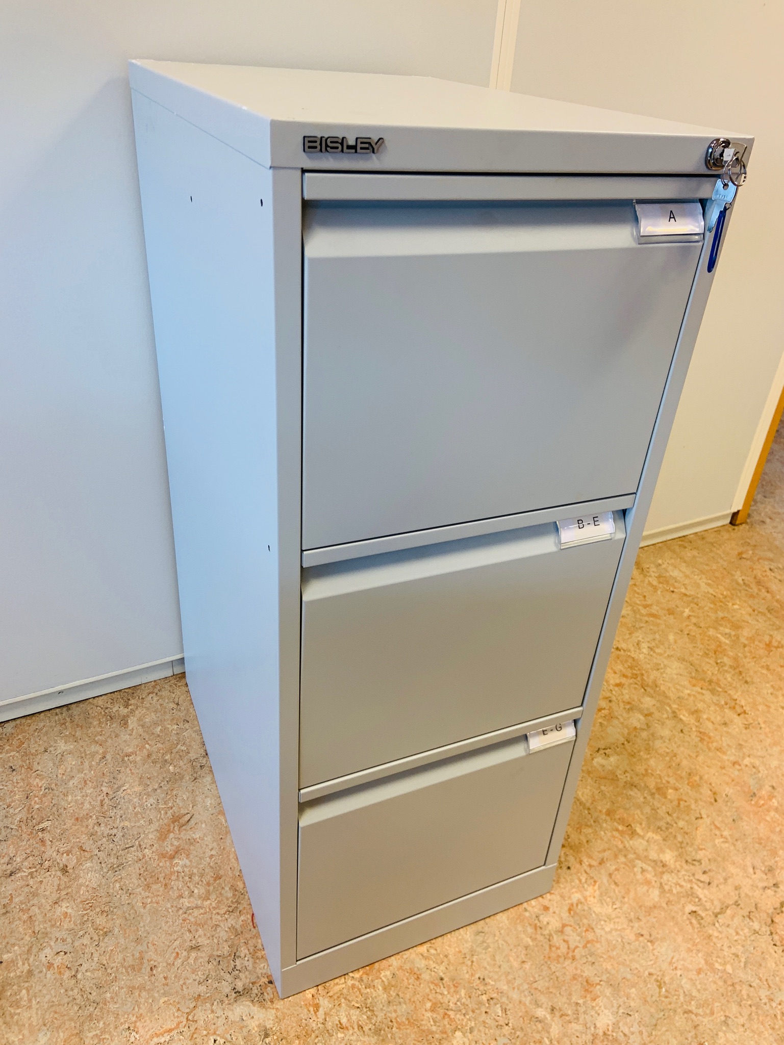 Selt-Bisley skjalaskápar 7