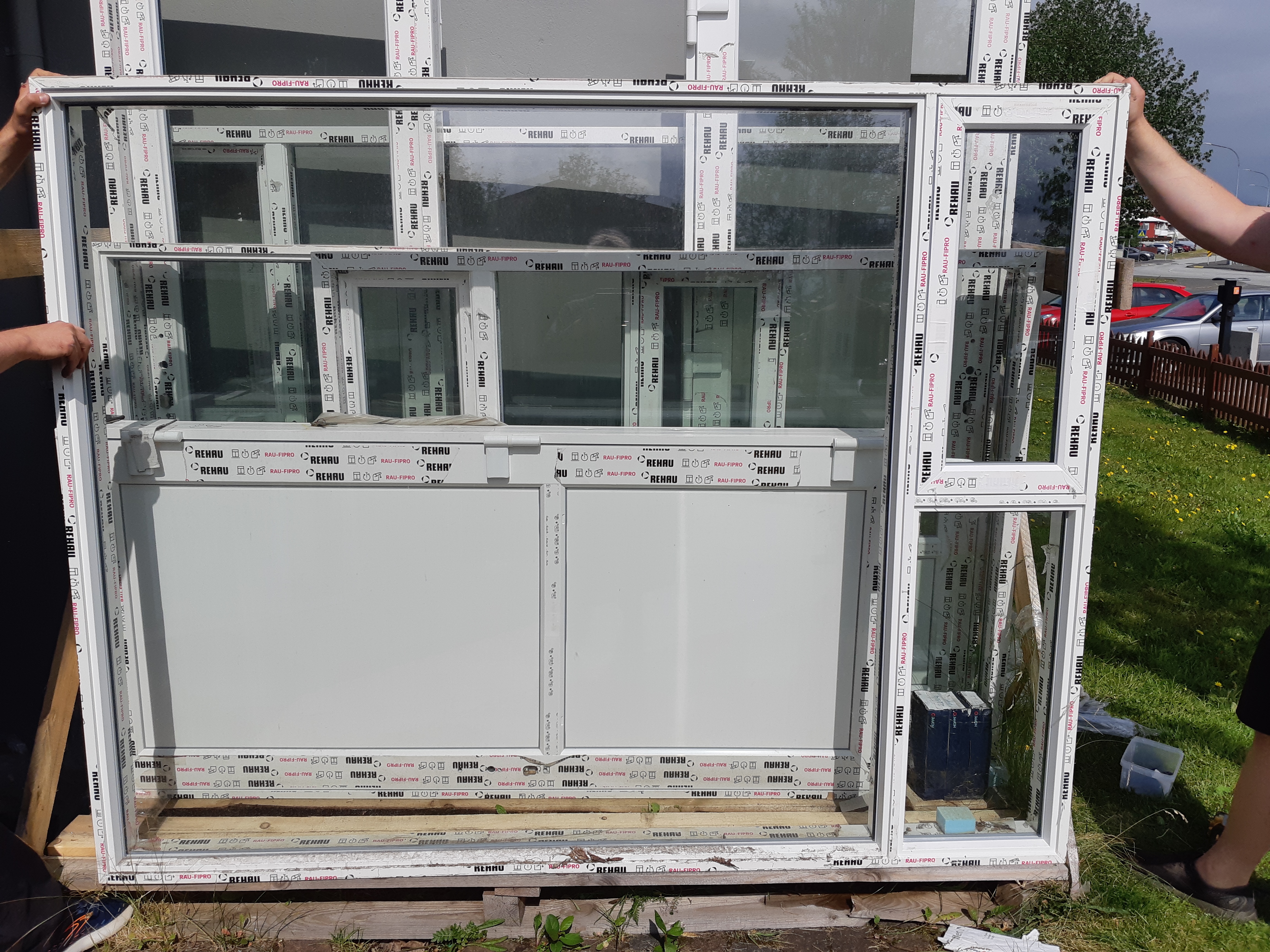 SELT / SOLD - Gluggi -L8 - nýr PVC - 216x168 sm - REHAU NORDIC 3