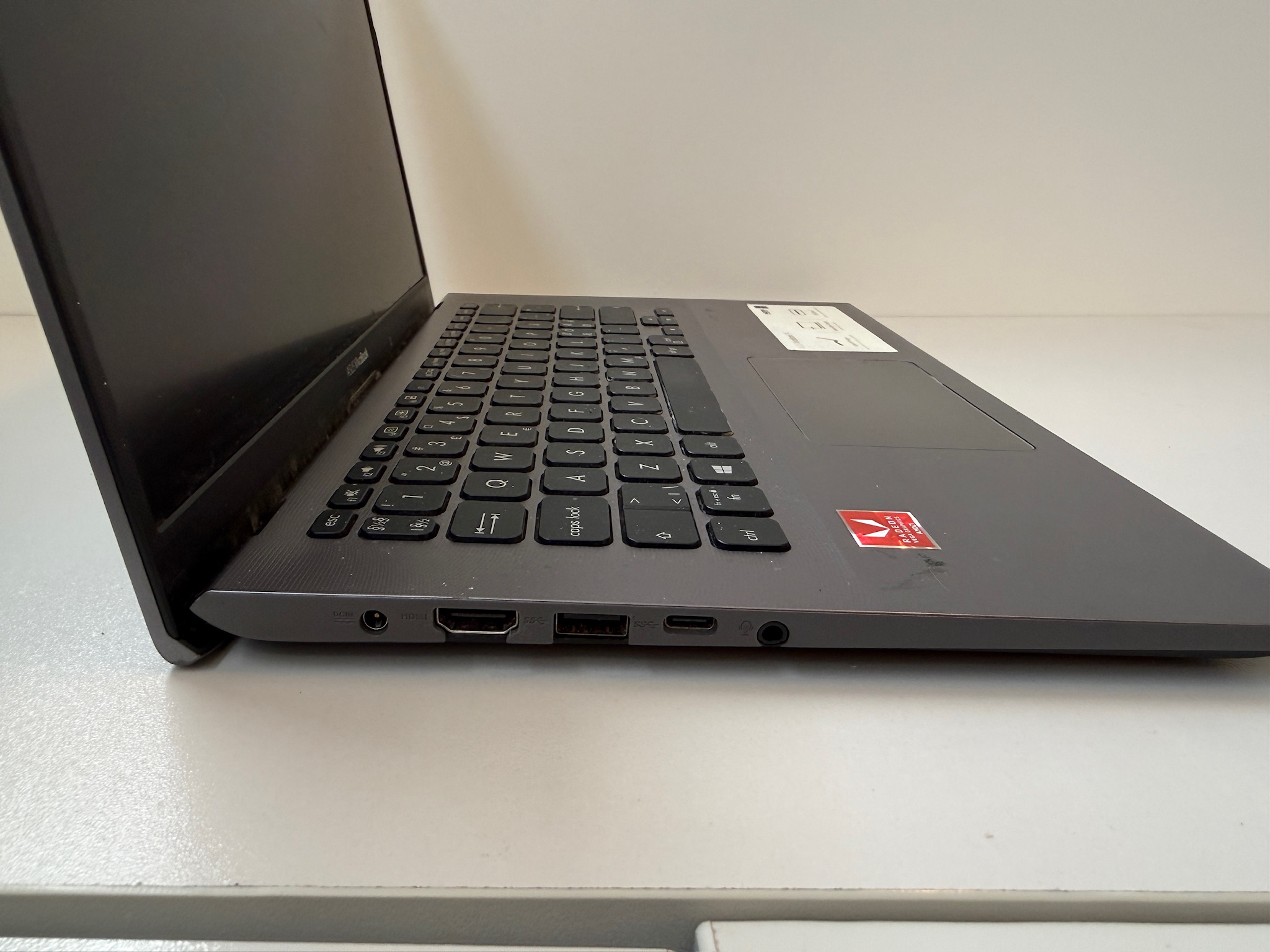 SELT / SOLD Asus VivoBook fartölva 4