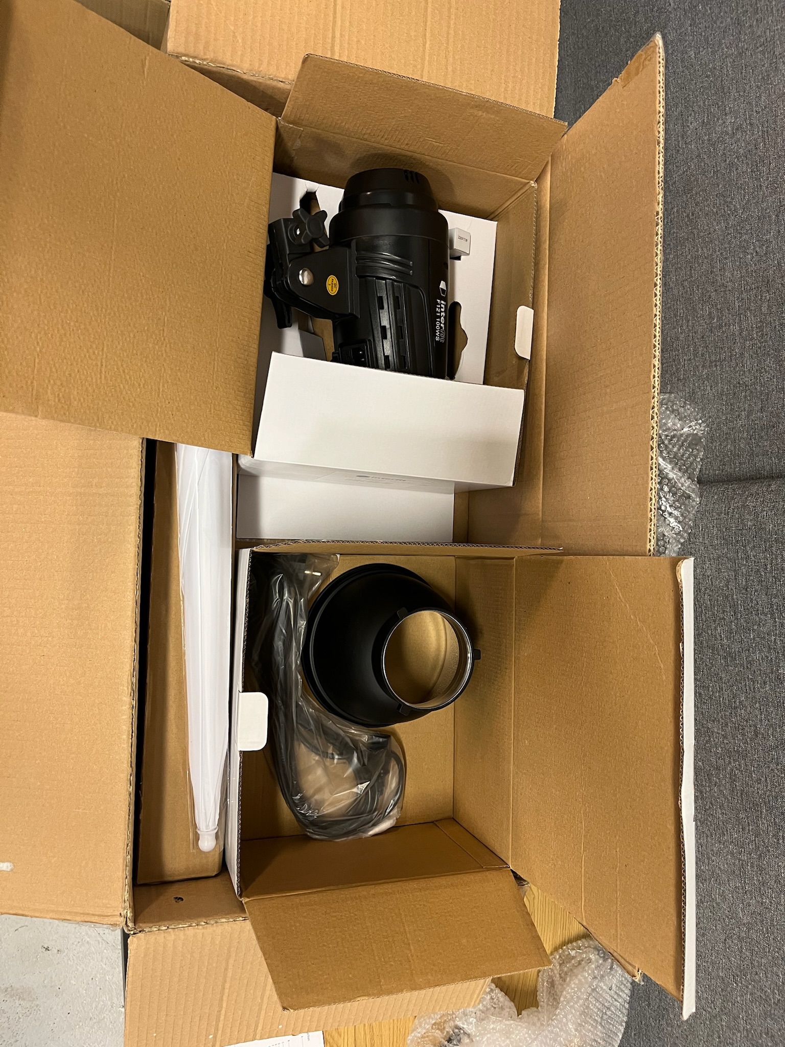 SELT / SOLD Interfit F121 2 x 200w hausar, softbox 6