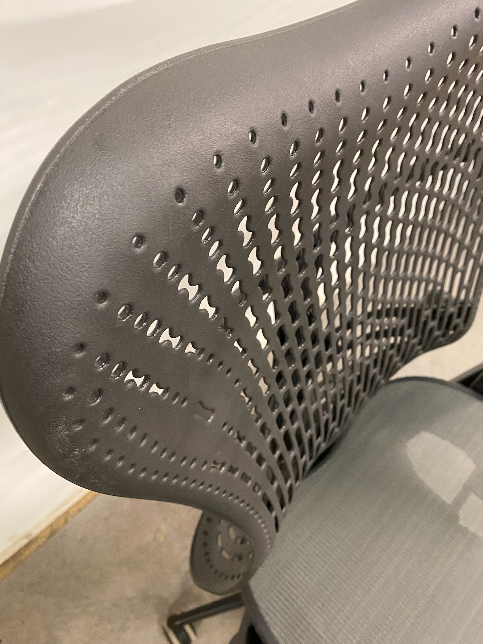 SELT / SOLD Herman Miller Mirra 6